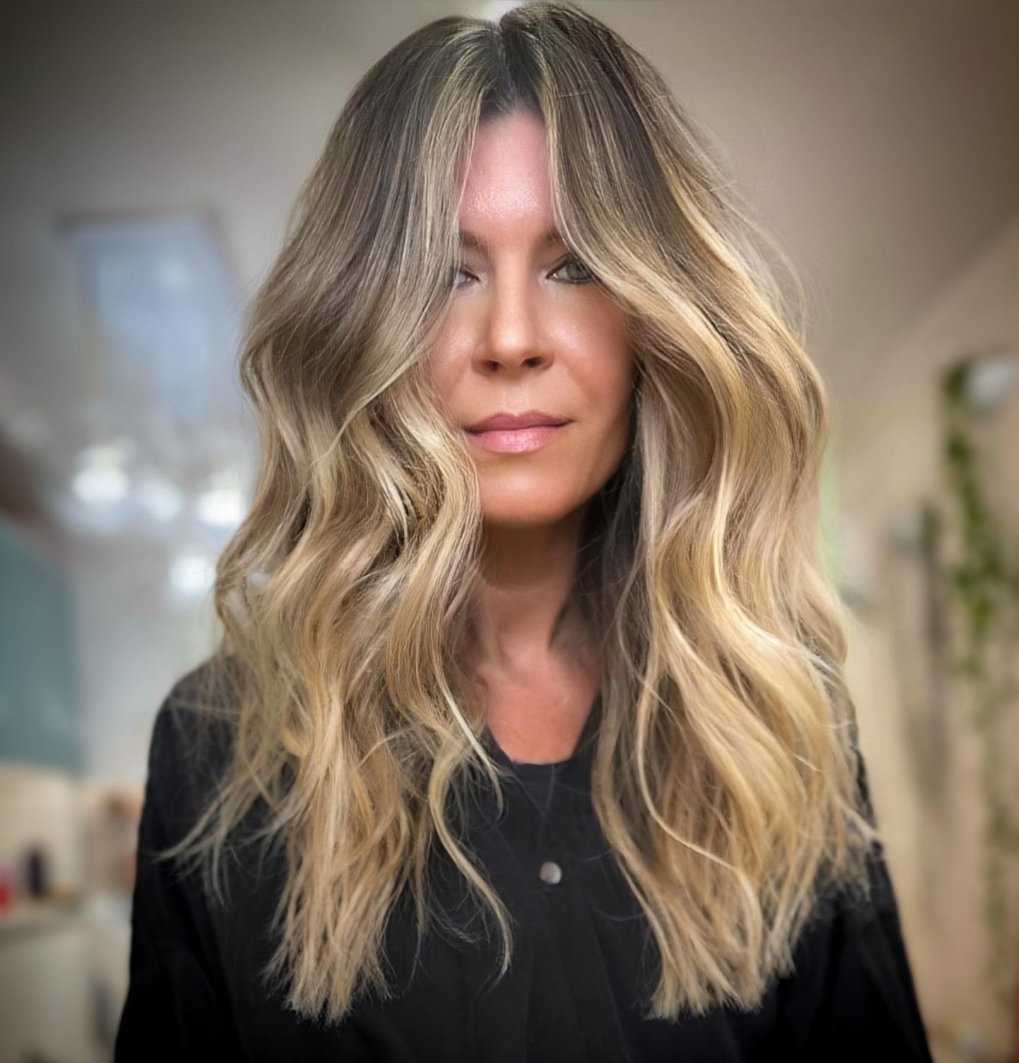 &ldquo;✨ Bright and dimensional! ✨ Preserving depth is key when crafting that perfect, contrasted hair color. The blonde strands dance against her natural hue, making every shade pop! 💫 by @colorbyclaudia #HairGoals #BrightAndBeautiful #DimensionalB