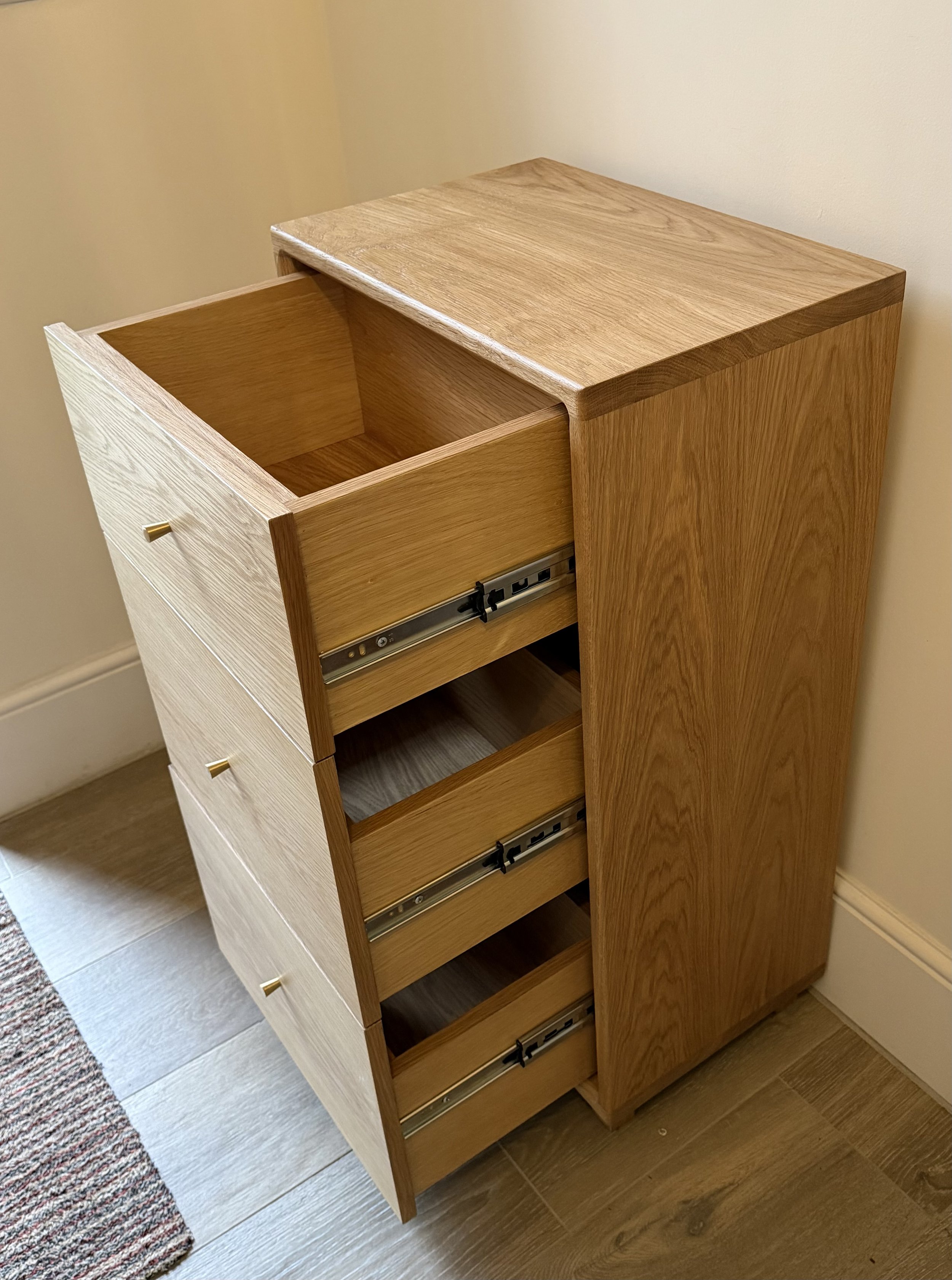 European Oak Drawer Unit with High Quality Steel Drawer Slides for Smooth Operation