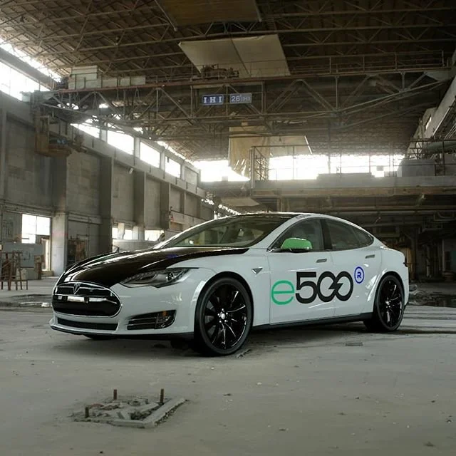 04_e500_Livery-Mockup_Tesla.jpg