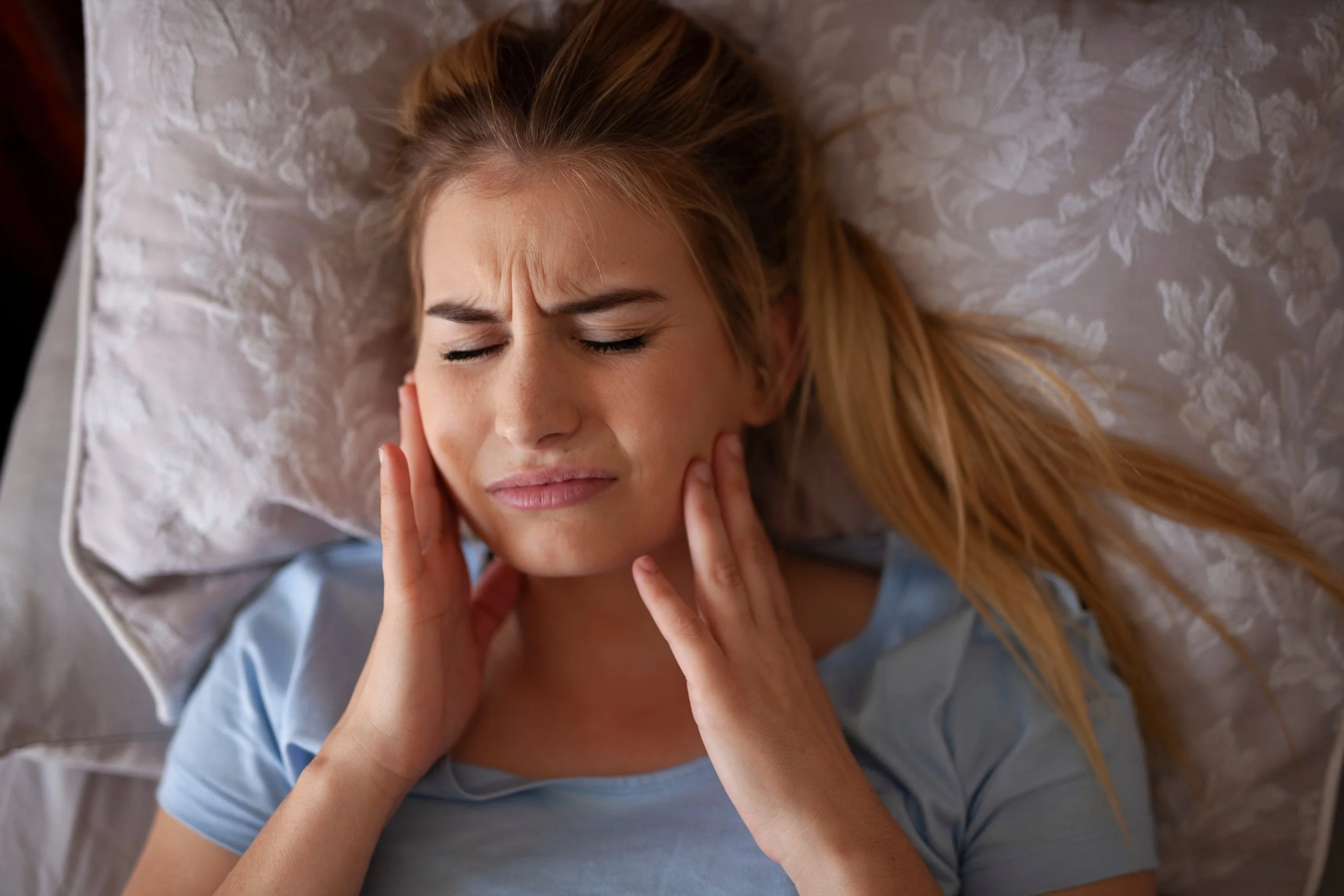 What are the symptoms of Bruxism?