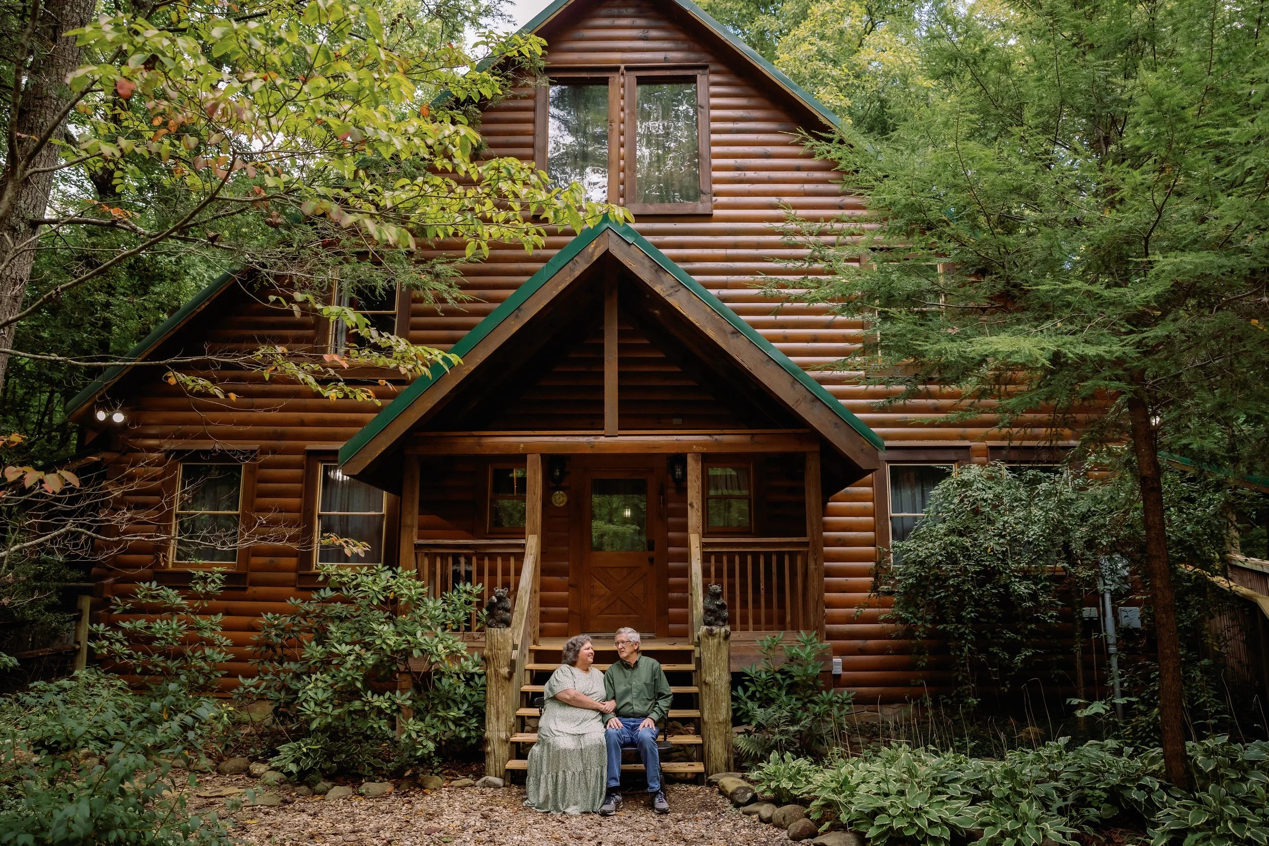 gatlinburg-photographers-family-photos-with-a-baby-grandparents-cabin