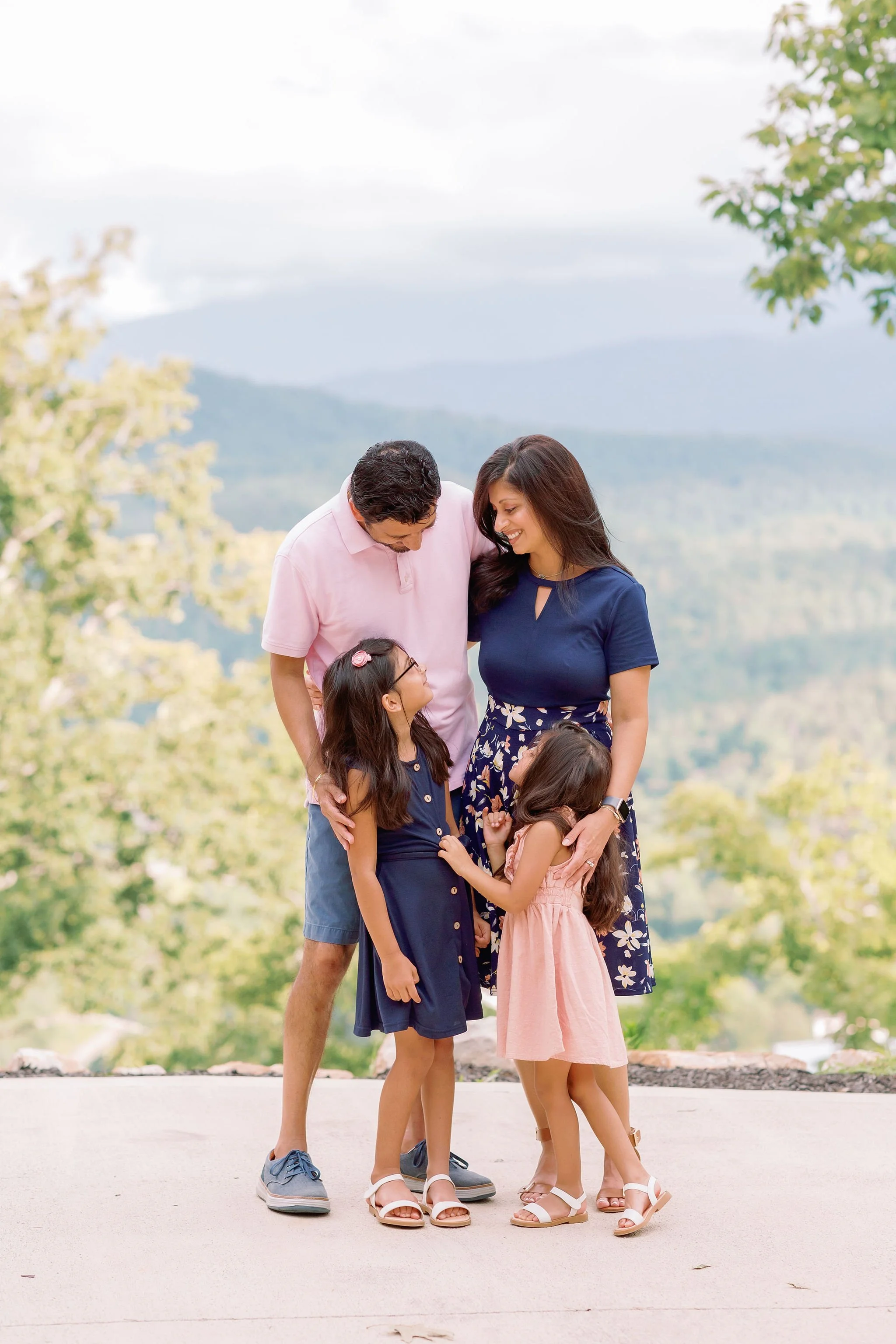 Gatlinburg-photographer-family-cabin-photos-in-the-mountains