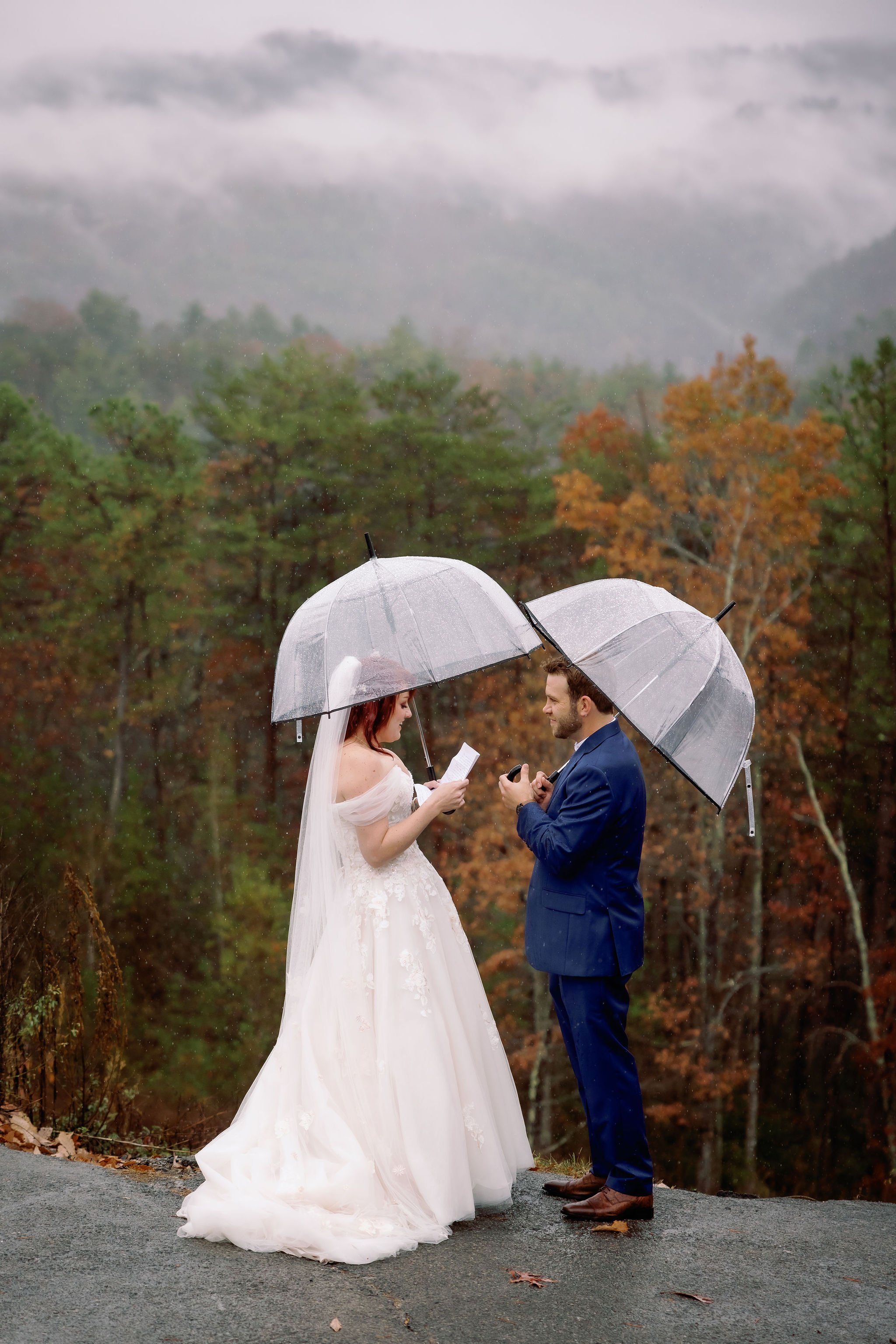 Gatlinburg-wedding-photographers-rainy-wedding-photos-fog