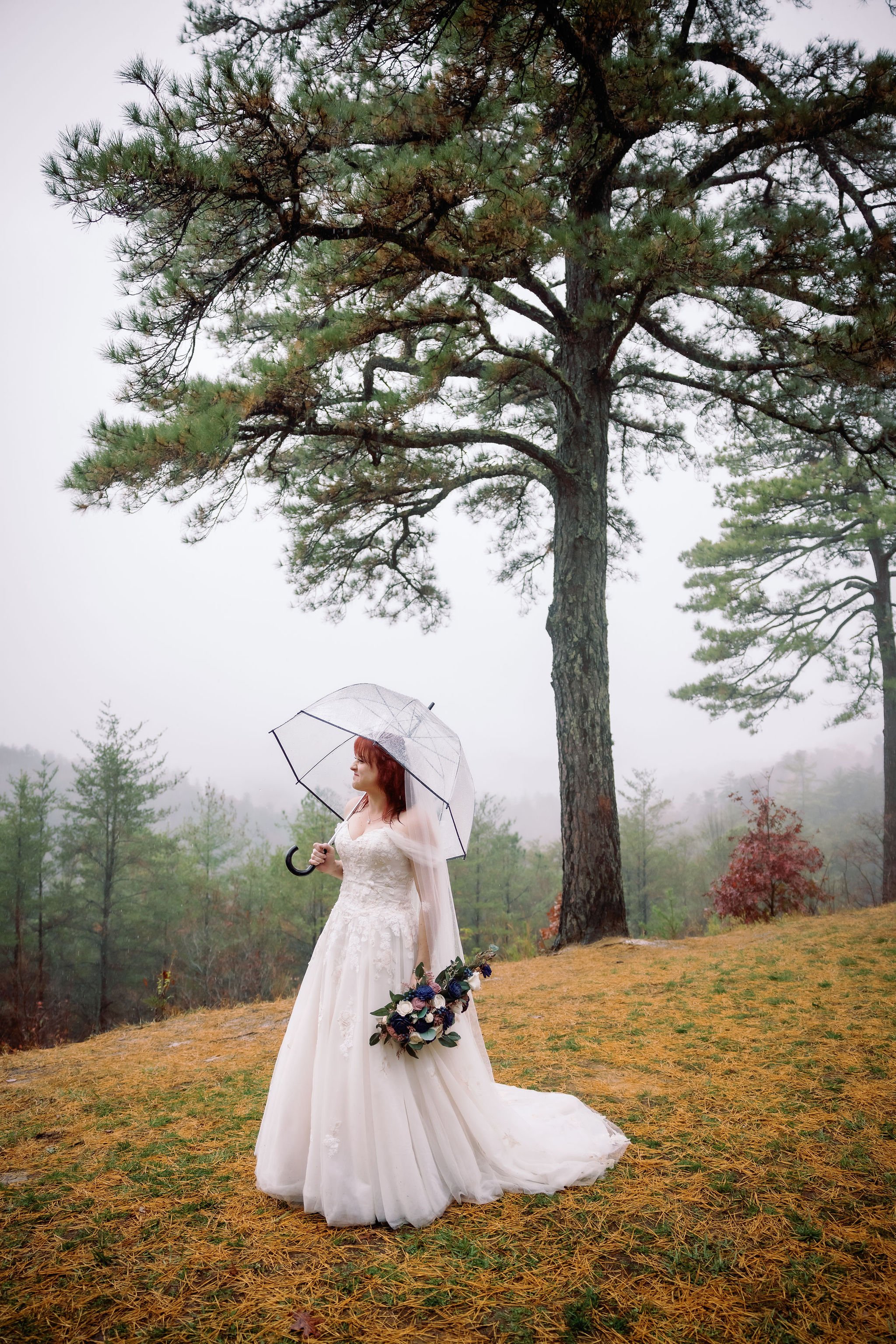 Gatlinburg-wedding-photographers-rainy-wedding-photos-bridal-portraits