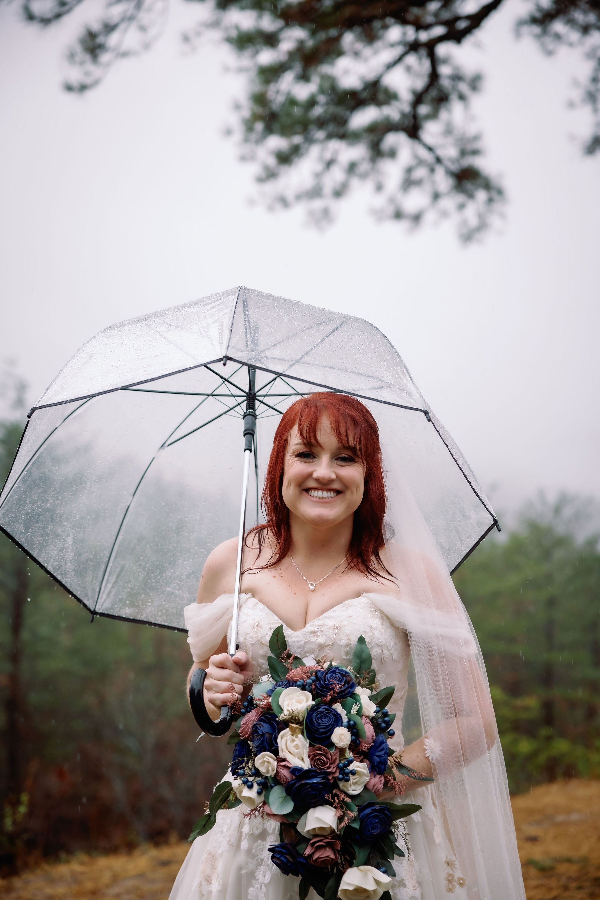 Gatlinburg-wedding-photographers-rainy-wedding-photos-bride