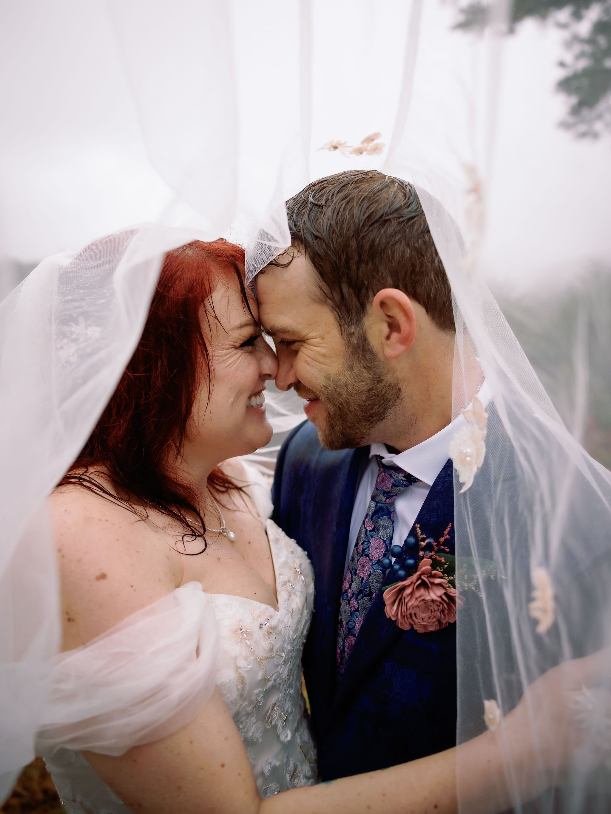 Gatlinburg-wedding-photographers-rainy-wedding-photos-veil