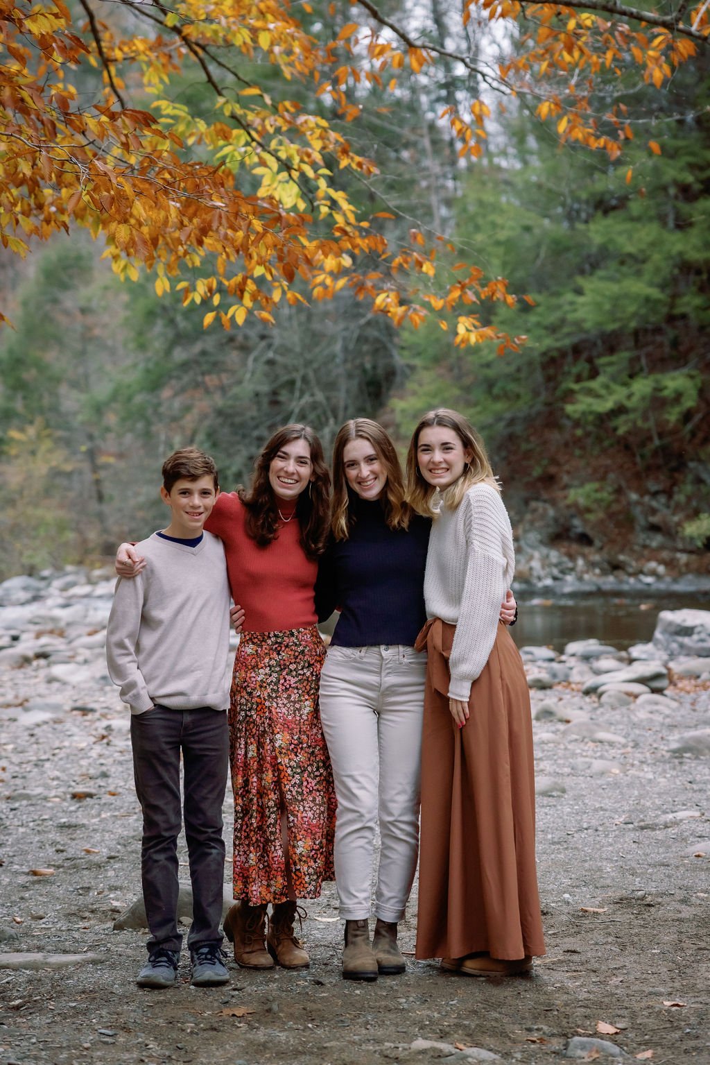 Gatlinburg-Photographers-Tips-For-Extended-Family-Photos-sisters