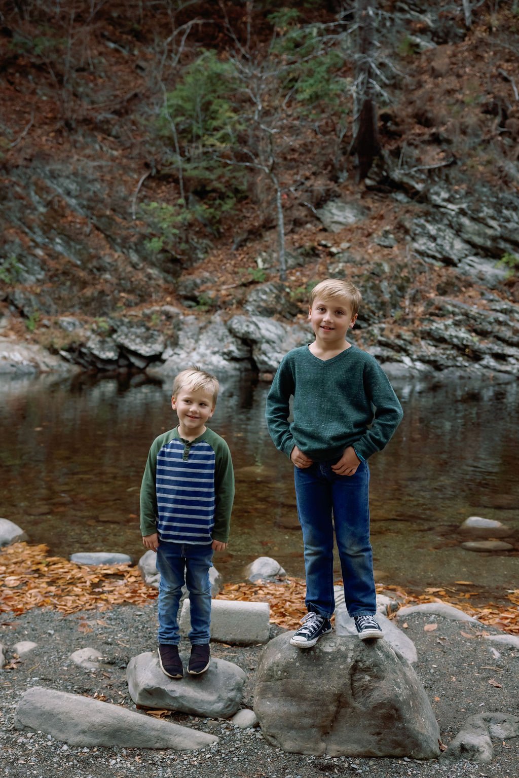 Gatlinburg-Photographers-Tips-For-Extended-Family-Photos-brothers