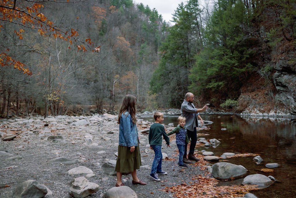 Gatlinburg-Photographers-Tips-For-Extended-Family-Photos-candid