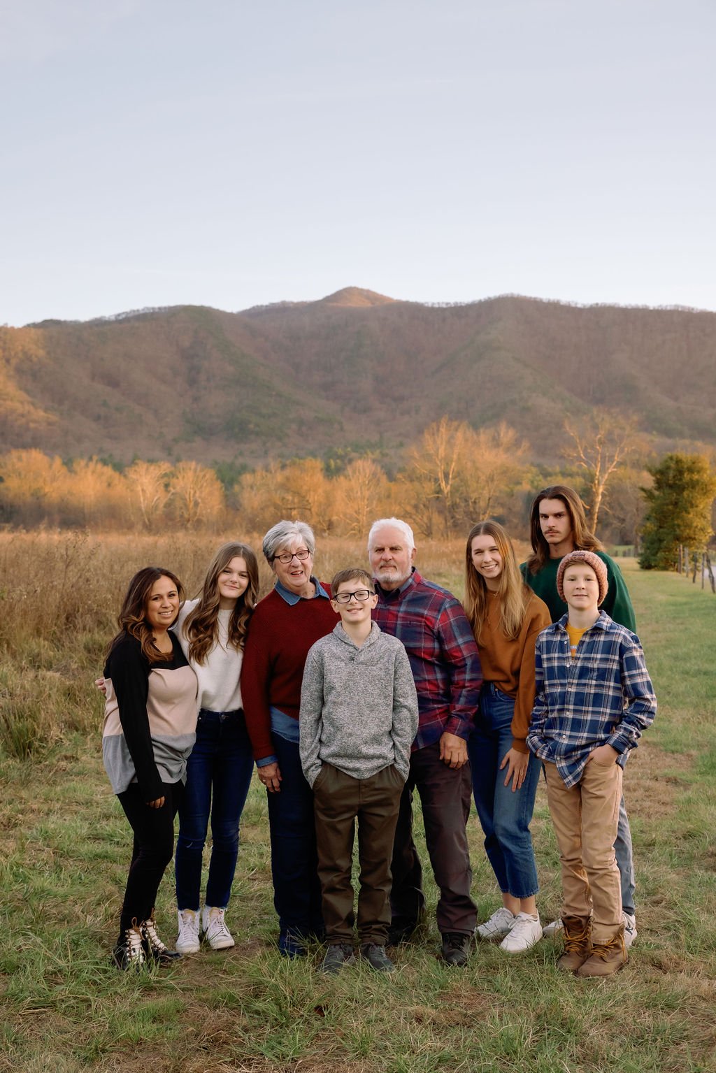 photographers-in-gatlinburg-tn-fall-family-picture-outfits-extended-family
