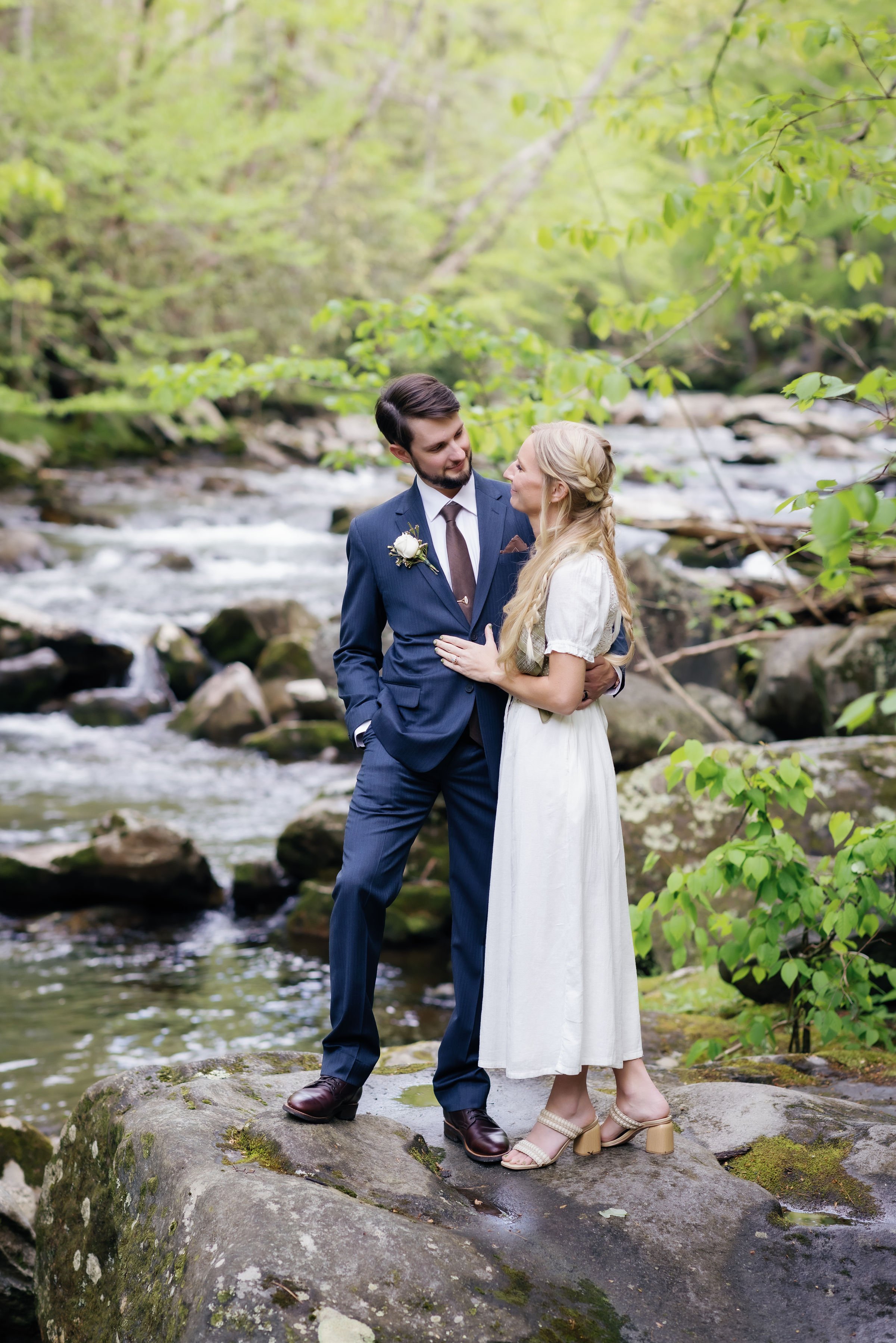 Gatlinburg-Photographers-tip-To-Having-Beautiful-Bridal-smokies