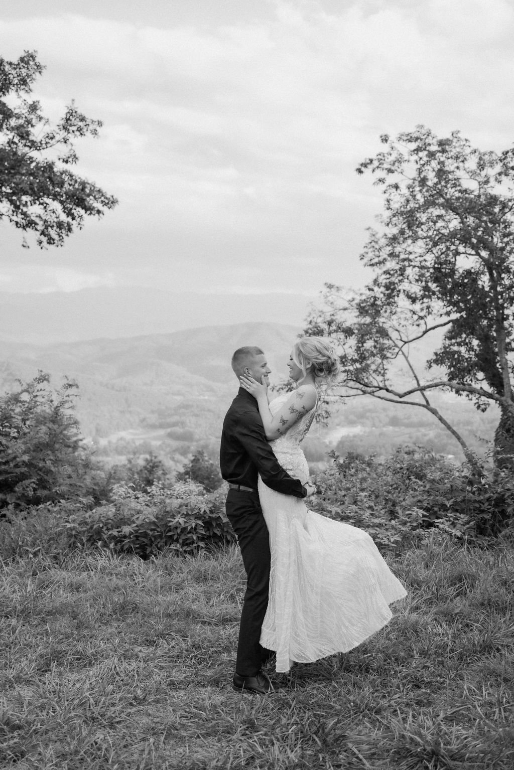 gatlinburg-wedding-day-tips-photographers-in-gatlinburg-tn-black-and-white