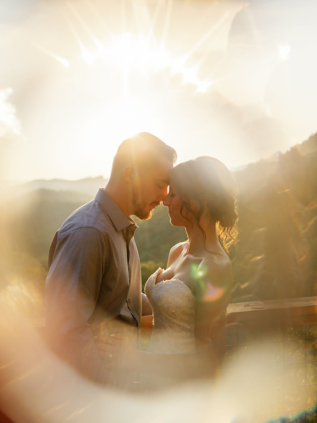 gatlinburg-photographer-gatlinburg-wedding-airbnb-couple-kissing