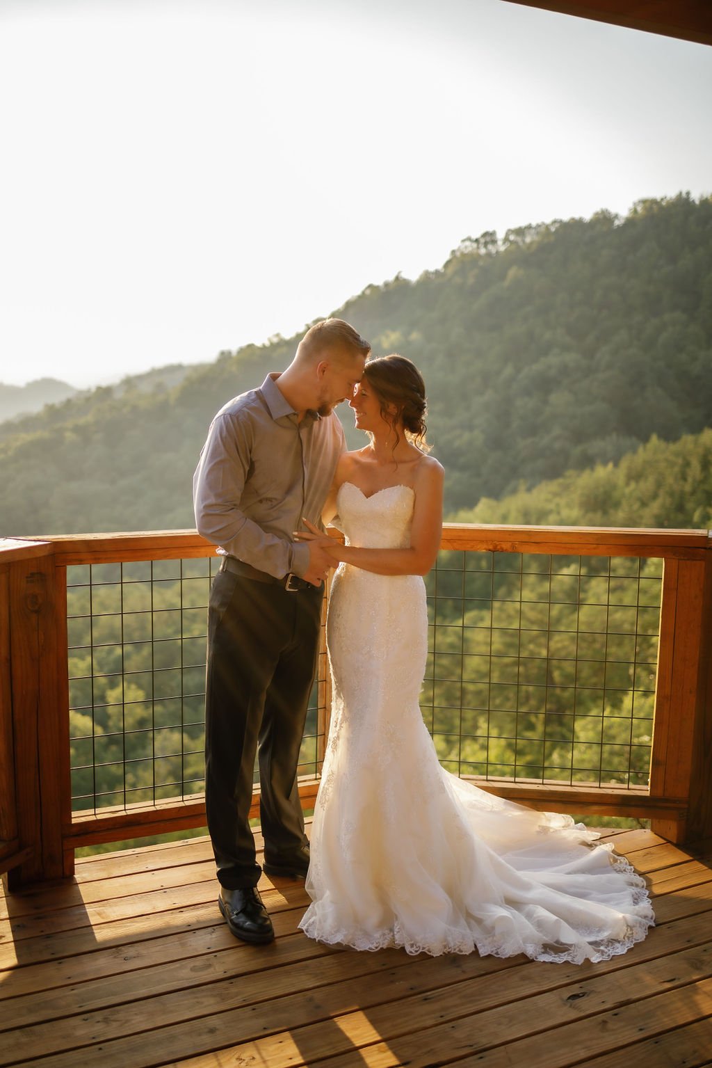 gatlinburg-photographer-gatlinburg-wedding-airbnb-couple-married