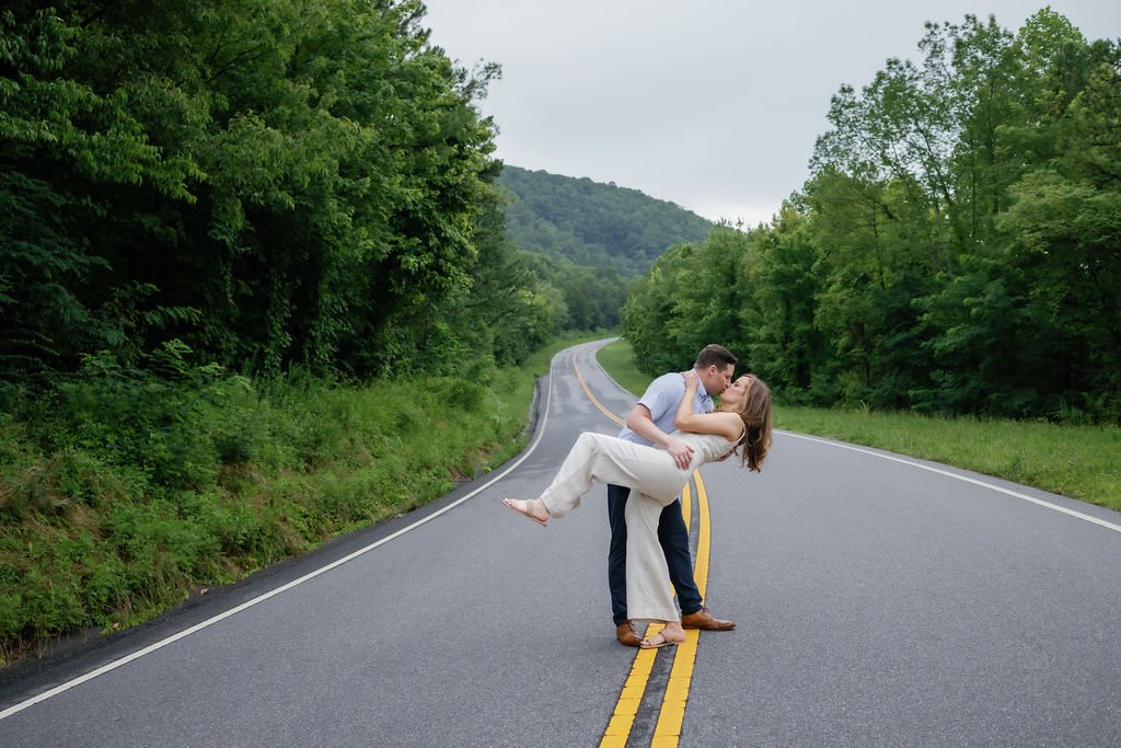 gatlinburg-photographer-smoky-mountain-engagement-photos-couple-dip-kiss