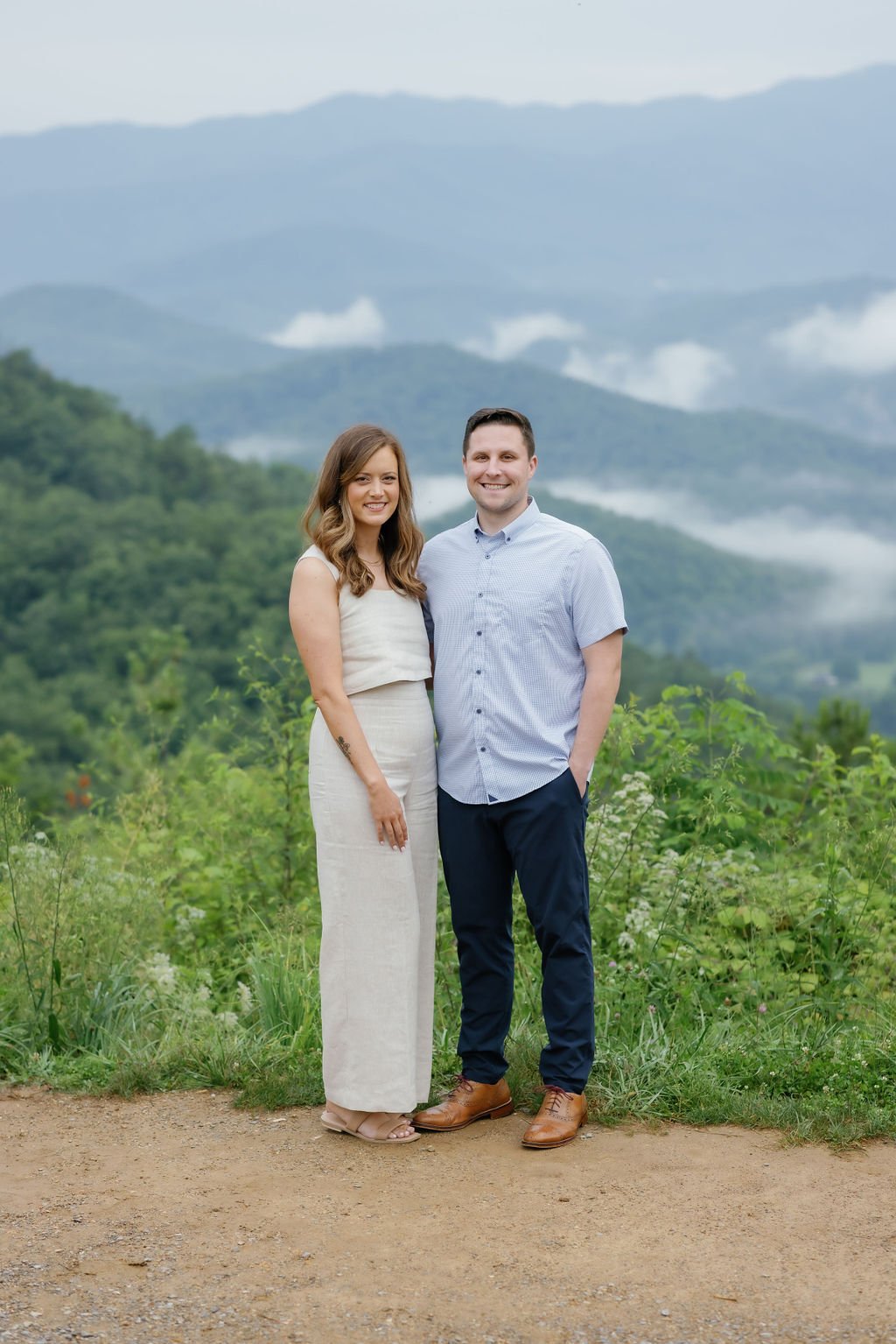 gatlinburg-photographer-smoky-mountain-engagement-photos-engaged-couple-smiling