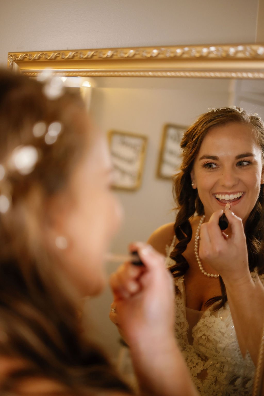gatlinburg-photographers-airbnb-elopement-with-gatlinburg-photographers-bride-putting-on-makeup