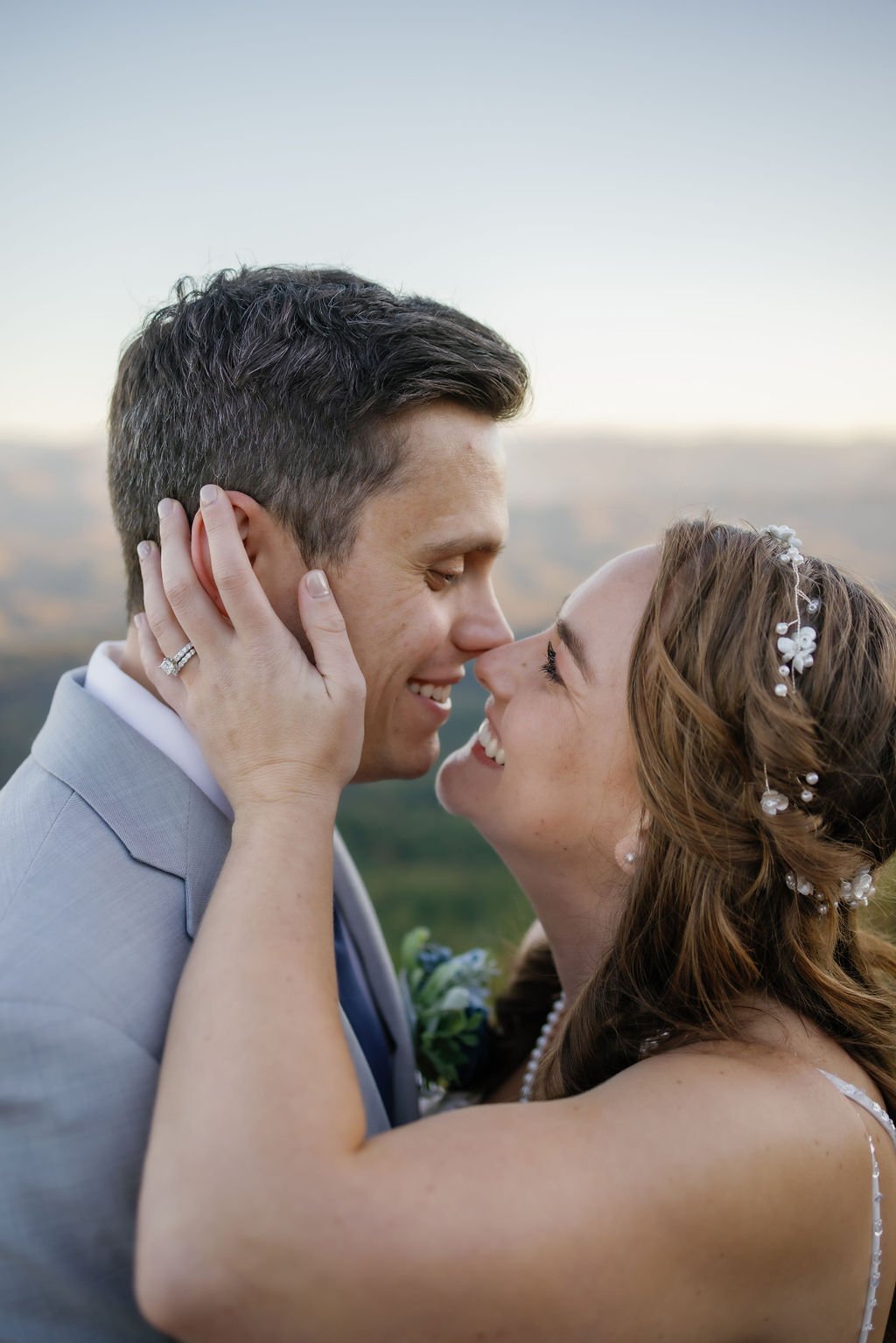 gatlinburg-photographers-airbnb-elopement-with-gatlinburg-photographers-bride-groom-kissing