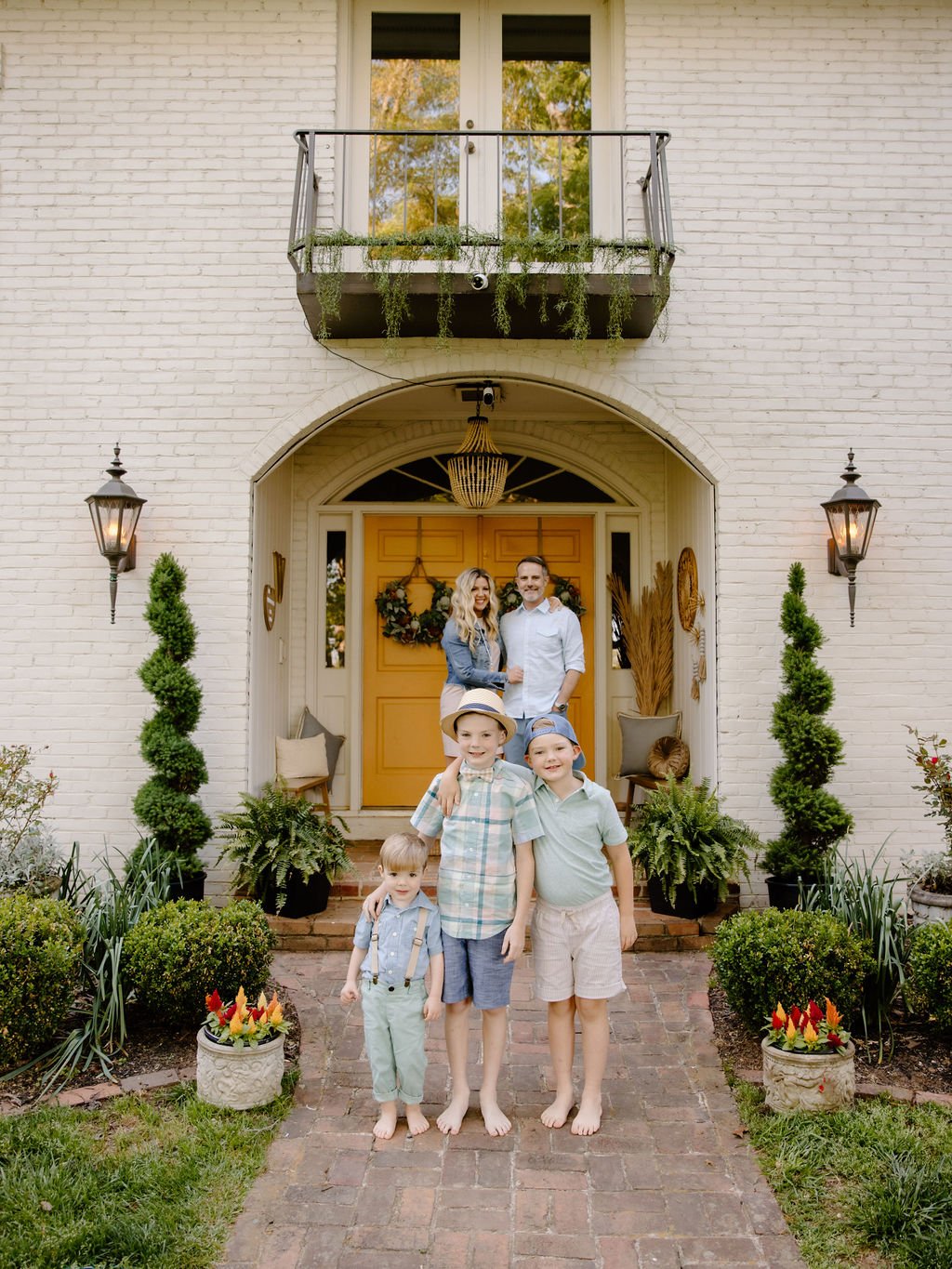 photographers-in-gatlinburg-tn-in-home-photos-in-maryville-tn-family-family-standing-together