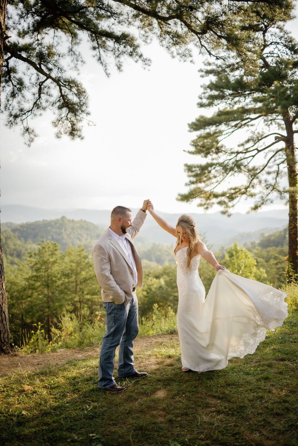 gatlinburg-wedding-photographer-if-uncles-brings-a-camera-to-a-gatlinburg-wedding-outdoor-bridals