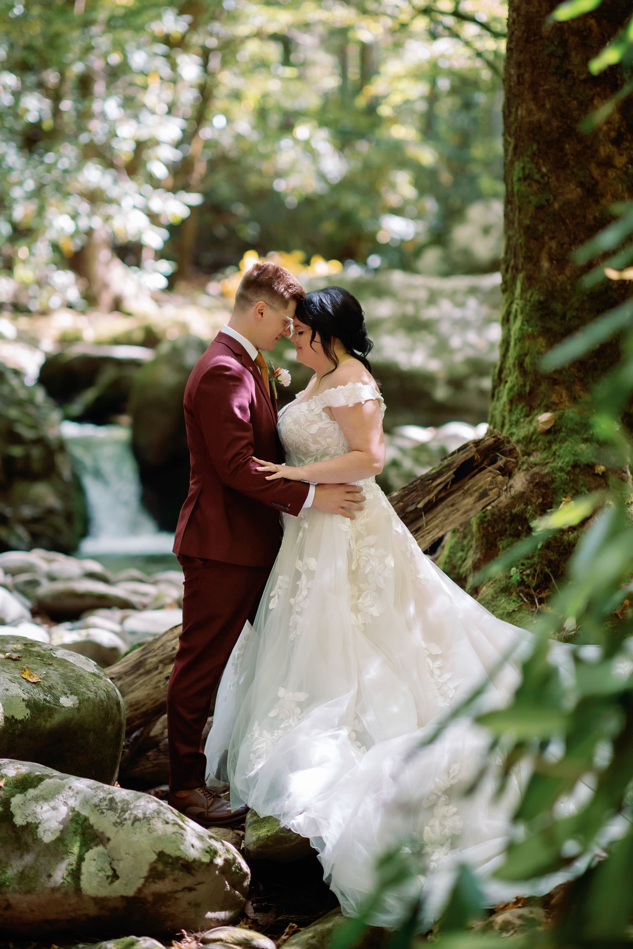 gatlinburg-photographers-anakeesta-wedding-in-gatlinburg-couple-forest-bridals