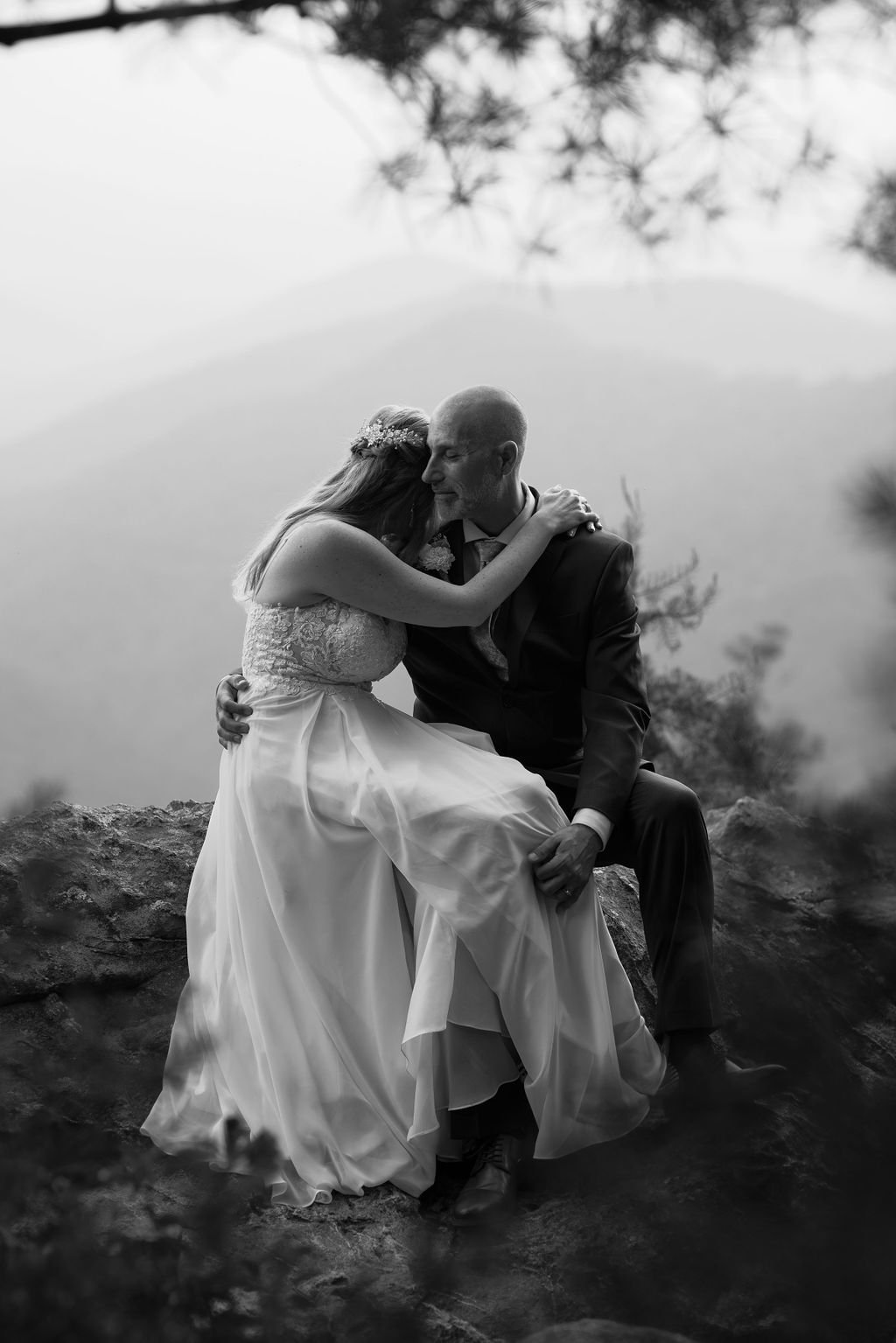 gatlinburg-photographers-gatlinburg-wedding-packages-for-two-couple-hugging