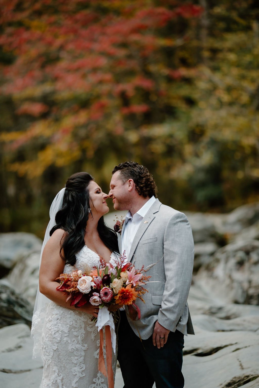 gatlinburg-photographer-eloping-in-gatlinburg-tn-bride-kissing-groom