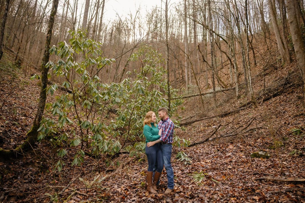 gatlinburg-photographer-gatlinburg-photographers-winter-family-pictures-family-forest-pictures