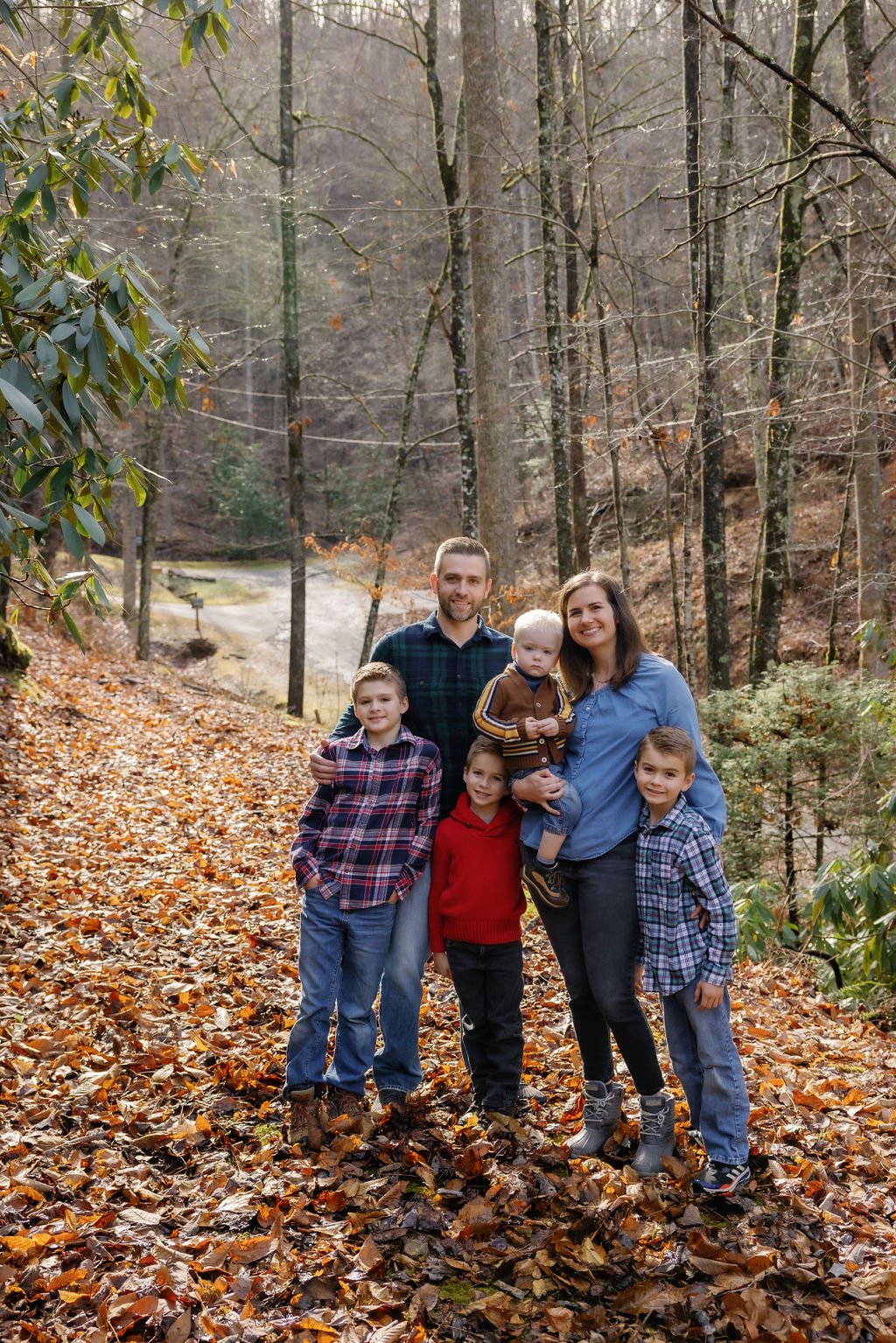gatlinburg-photographer-gatlinburg-photographers-winter-family-pictures-family-forest-photos