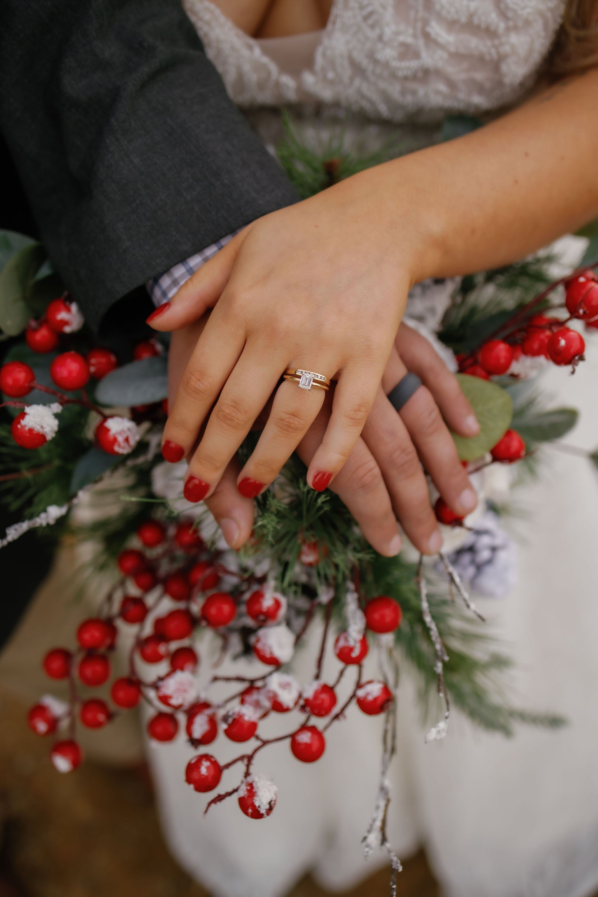 gatlinburg-wedding-photographer-gatlinburg-winter-wedding-wedding-rings
