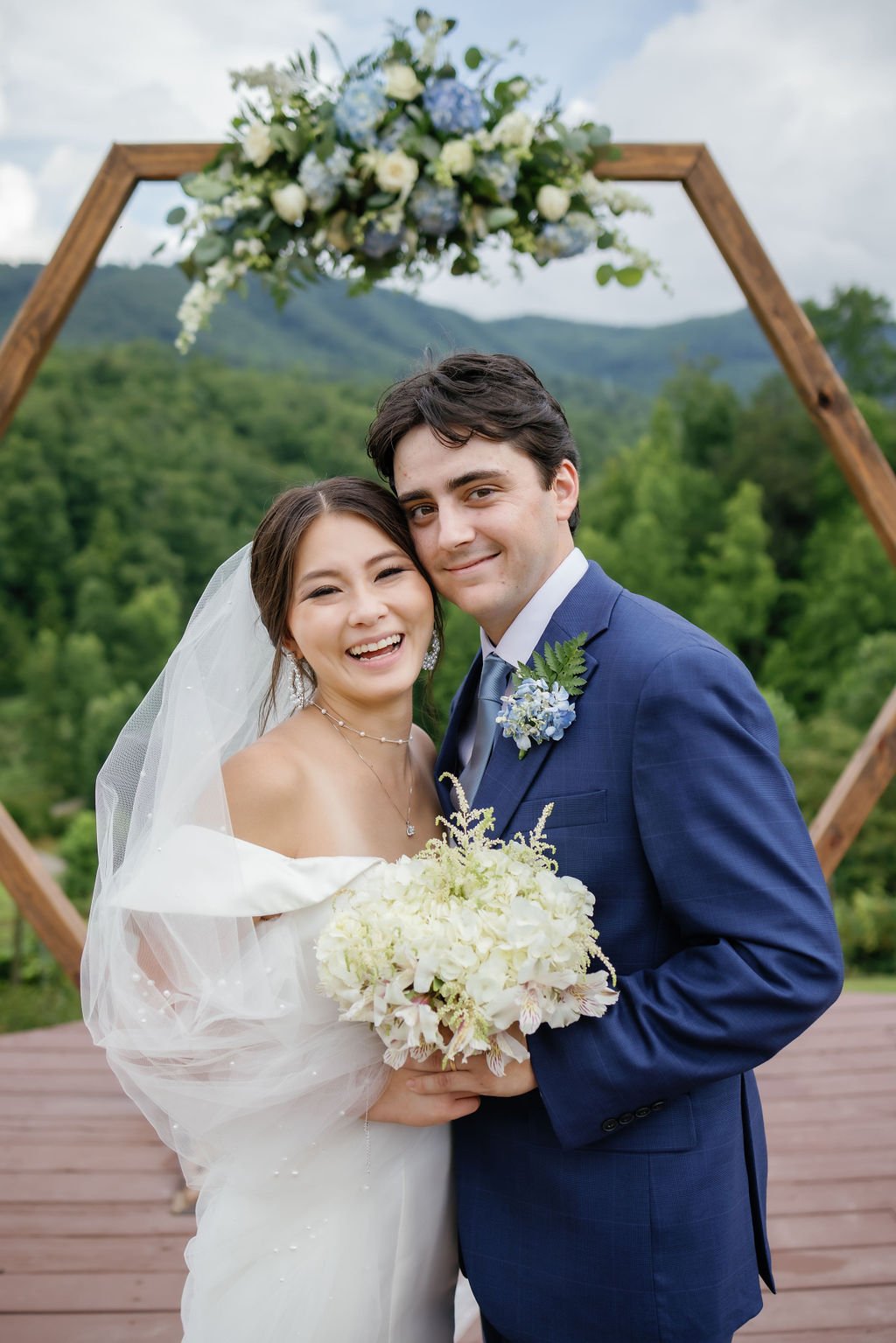 gatlinburg-photographer-mountain-mist-farms-wedding-venue-couple-hugging