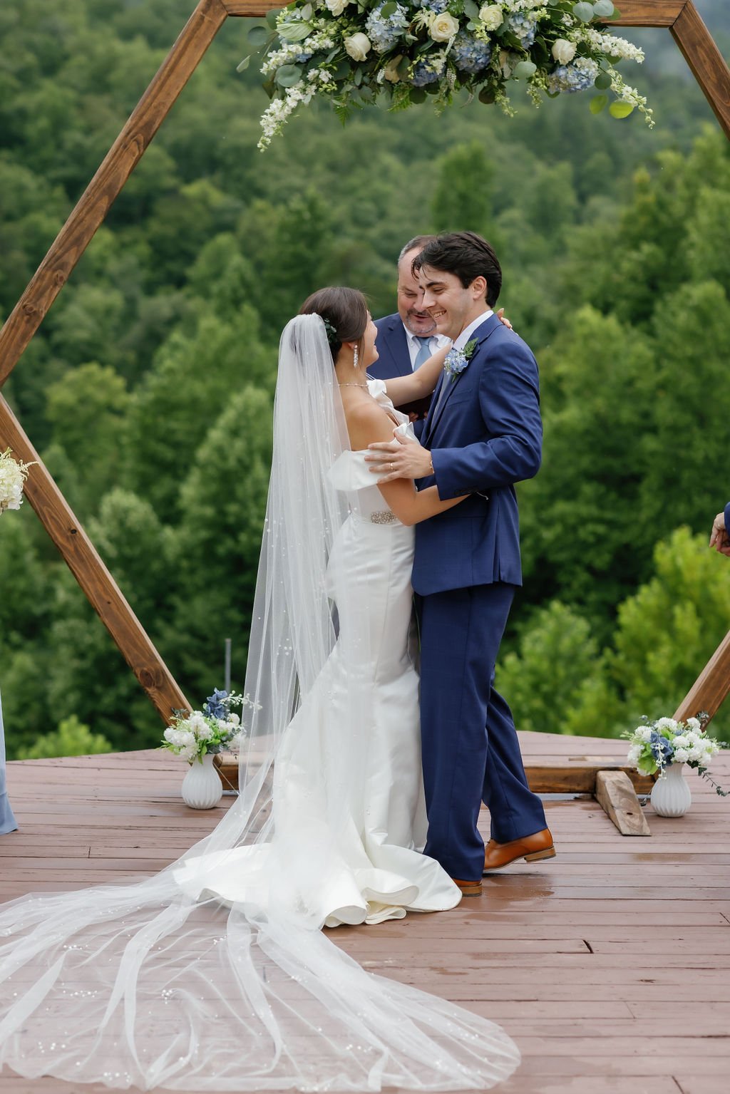 gatlinburg-photographer-mountain-mist-farms-wedding-venue-couple-celebrating-marriage