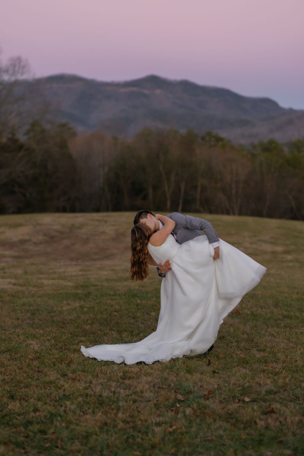 gatlinburg-photographer-harpers-vineyard-townsend-tn-bride-groom-dip-kiss