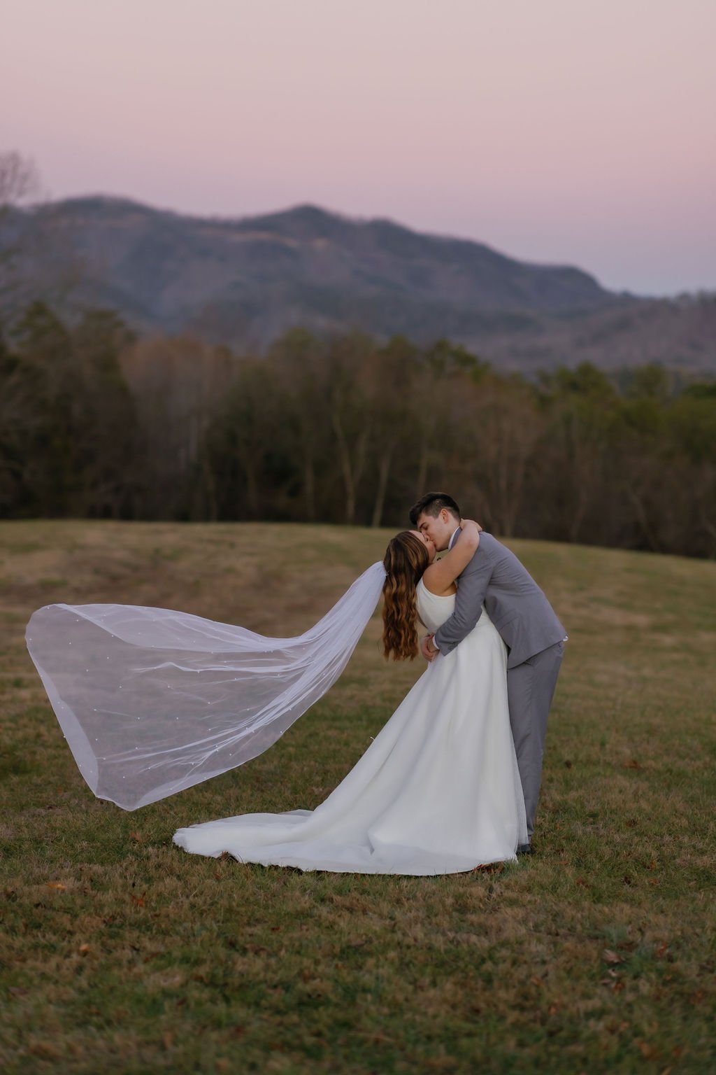 gatlinburg-photographer-harpers-vineyard-townsend-tn-bride-groom-kiss-at-sunset
