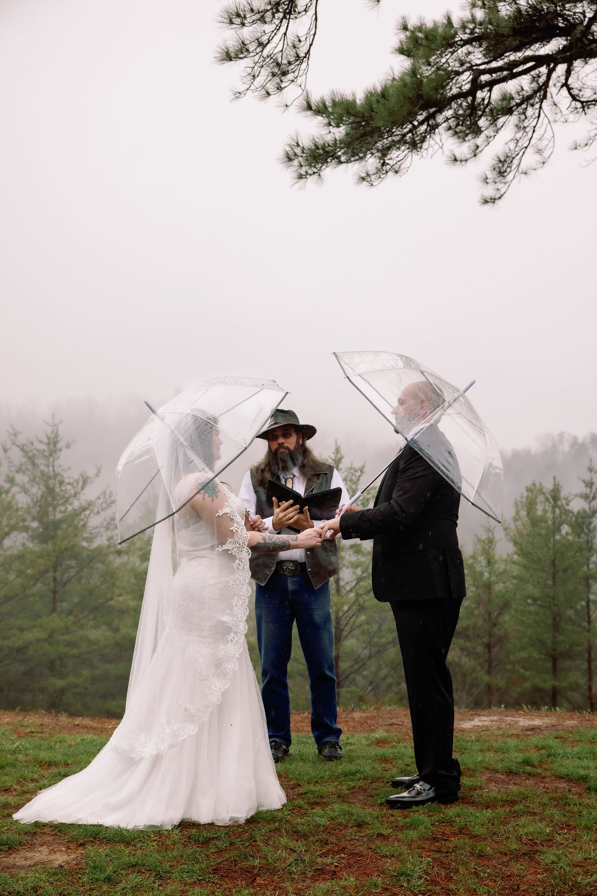 gatlinburg-photographer-foothills-parkway-through-the-year-elopement-ceremony