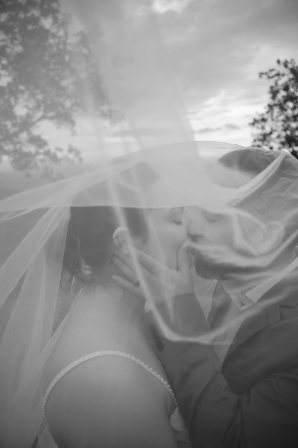 gatlinburg-photographer-foothills-parkway-through-the-year-groom-kissing-bride-under-veil