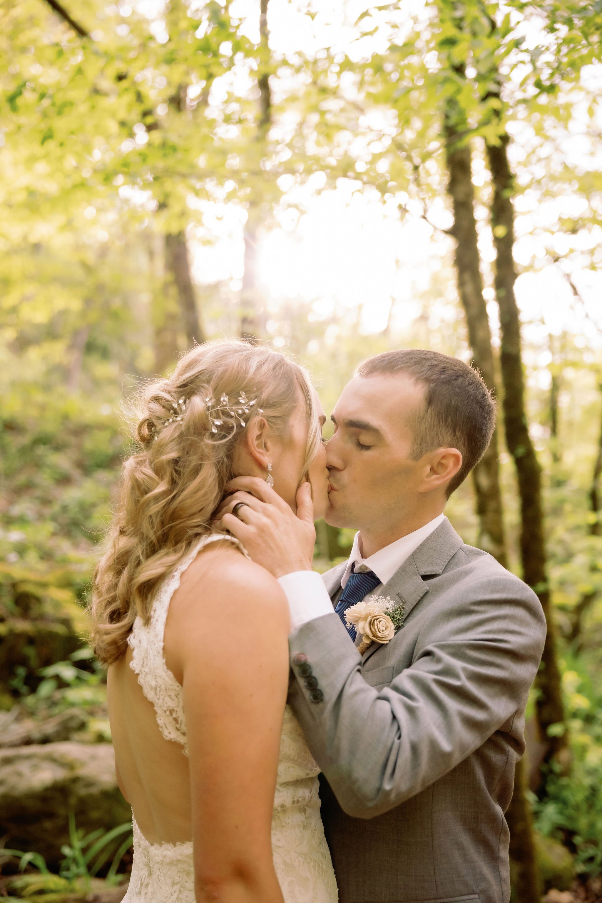 gatlinburg-photographer-6-myths-about-eloping-groom-kisses-bride