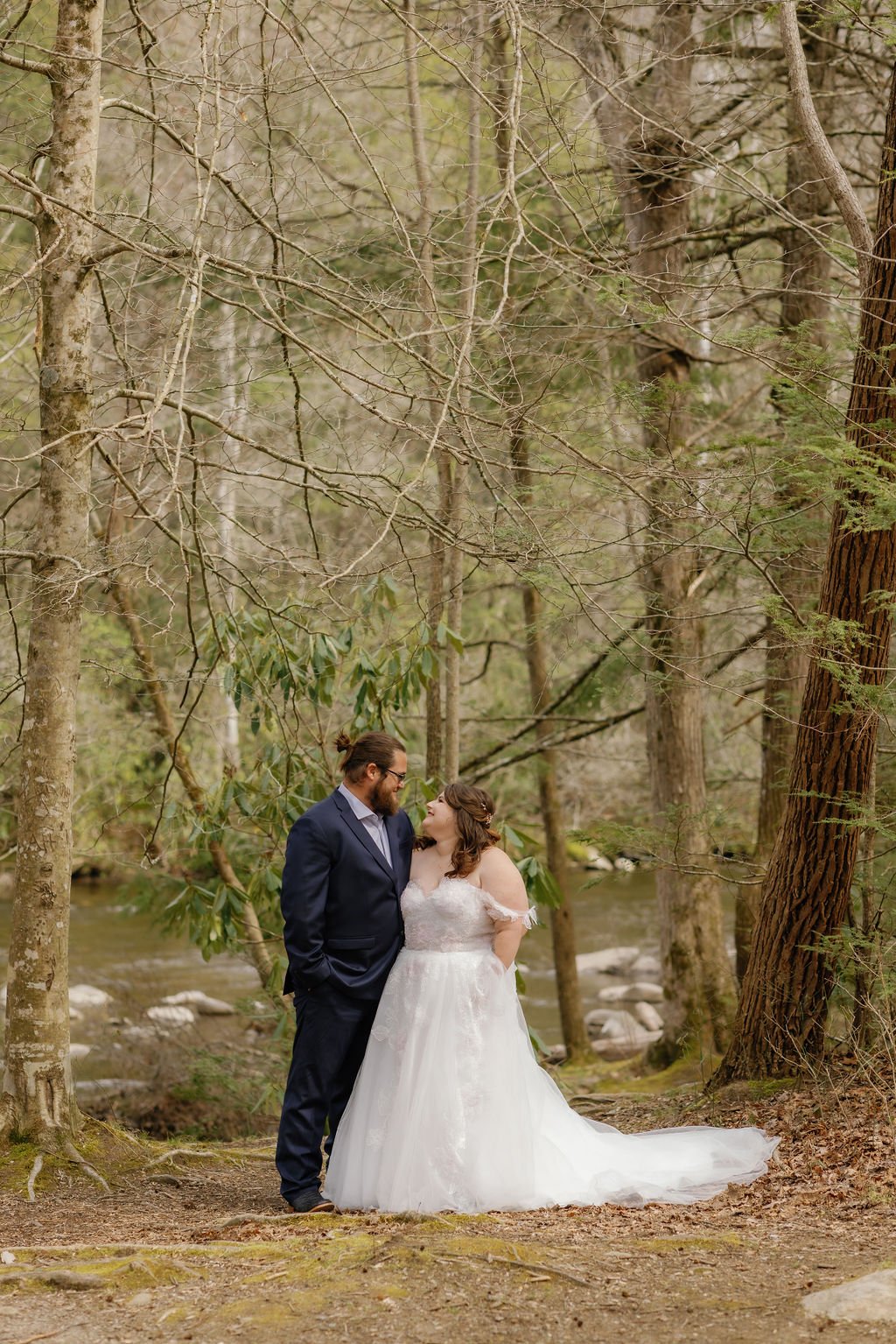 gatlinburg-photographer-5-signs-you-may-want-to-elope-to-gatlinburg-bride-groom-in-forest