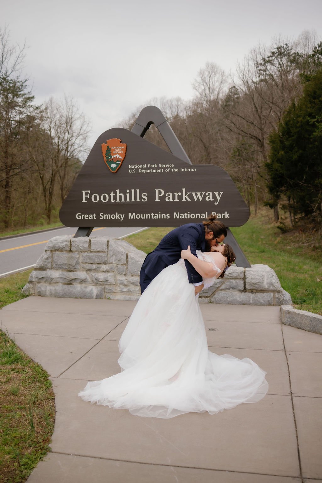 gatlinburg-photographer-5-signs-you-may-want-to-elope-to-gatlinburg-groom-dip-kiss