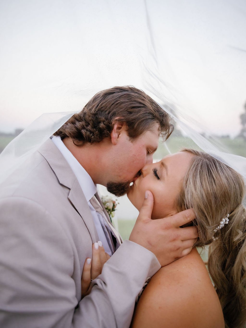 gatlinburg-elopement-photographer-gatlinburg-elopement-checklist-bride-groom-kiss-under-veil