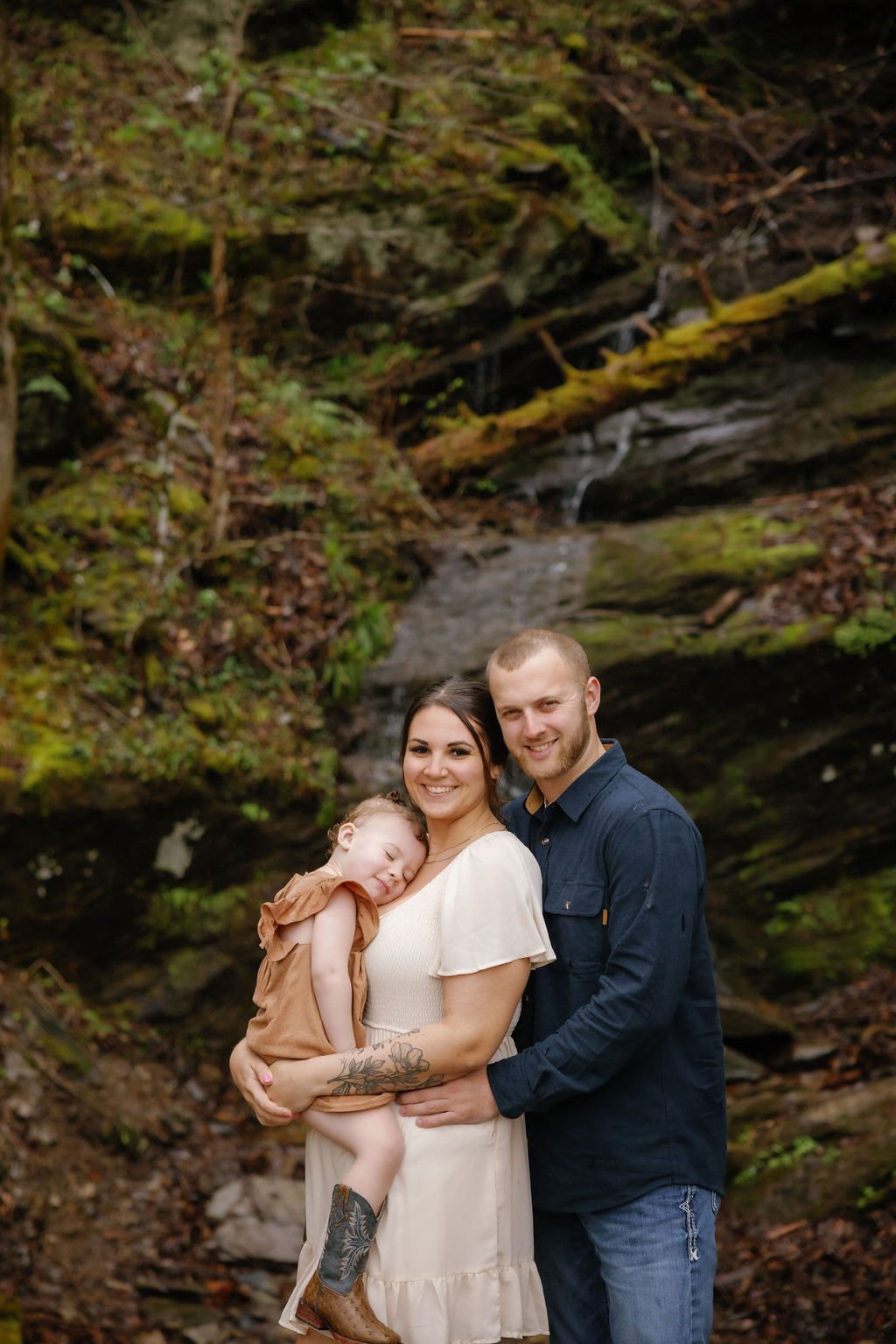 gatlinburg-family-photographer-tips-for-family-photos-with-a-toddler-child-resting-head-on-mothers-chest