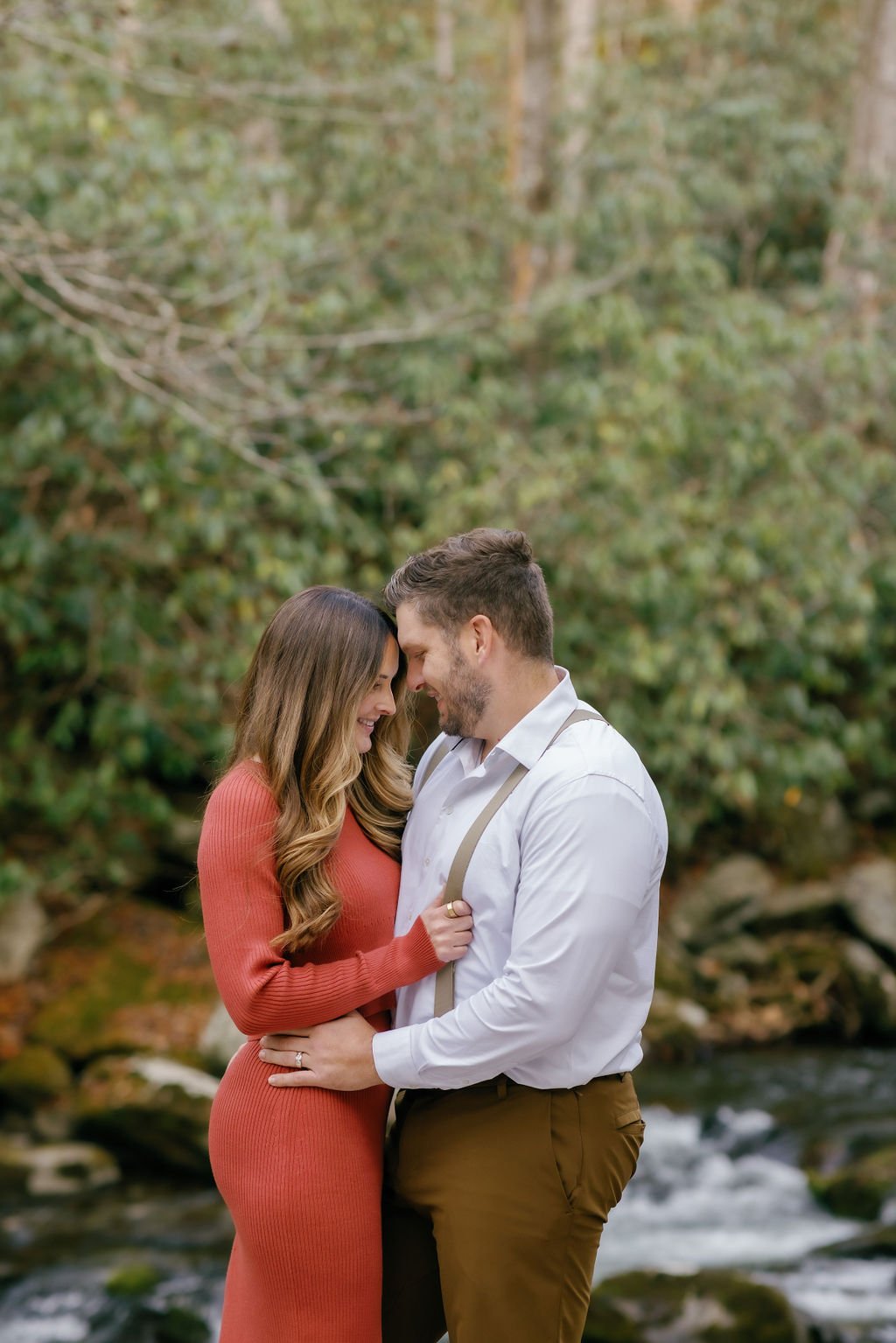 gatlinburg-family-photographer-things-to-do-with-family-in-gatlinburg-man-kissing-womans-forehead