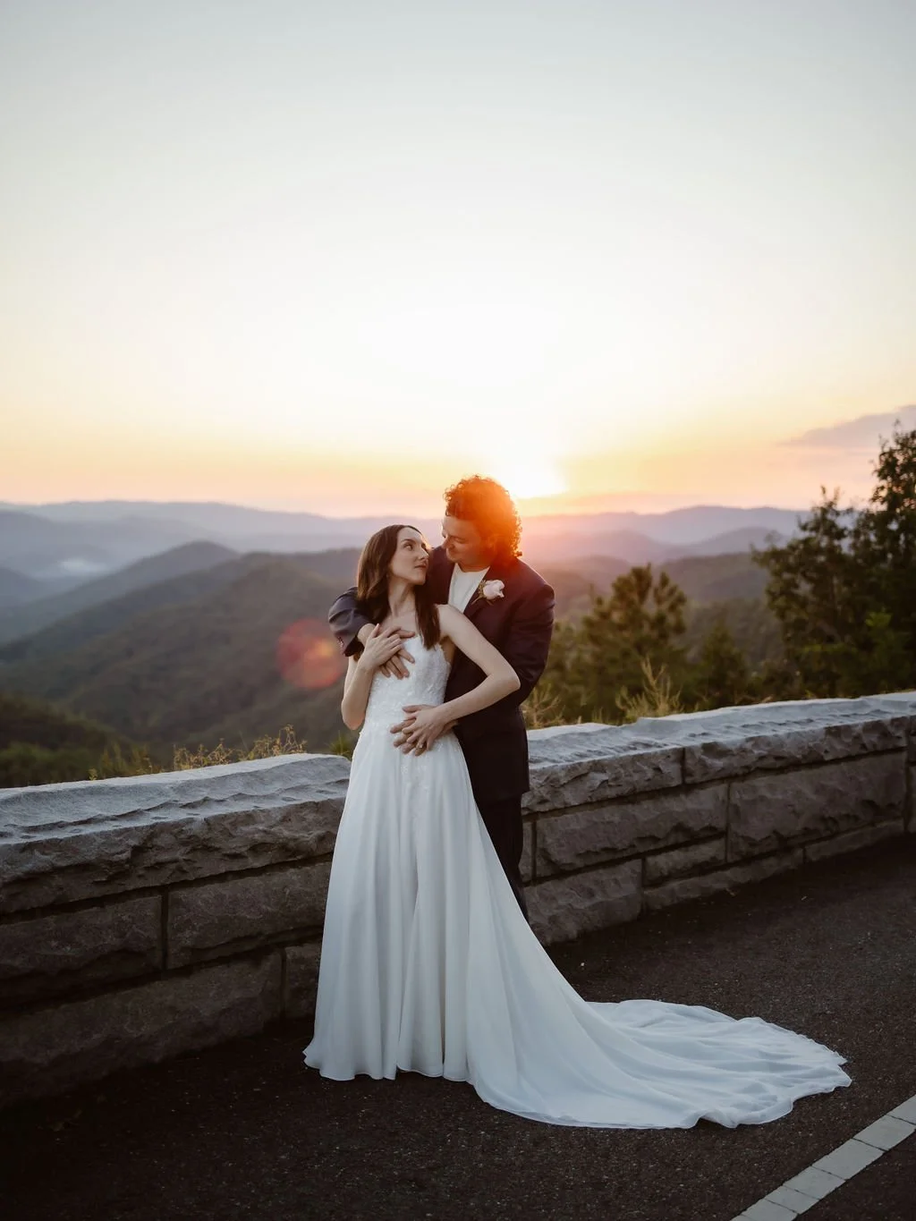 gatlinburg-photographer-foothills-parkway-photos-at-golden-hour-sunset-wedding-photos