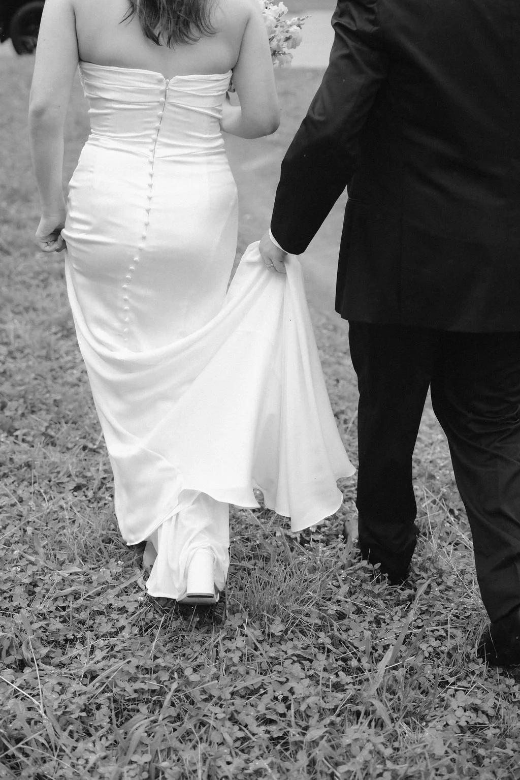 Smoky-Mountain-Elopements-in-the-Spring-black-and-white