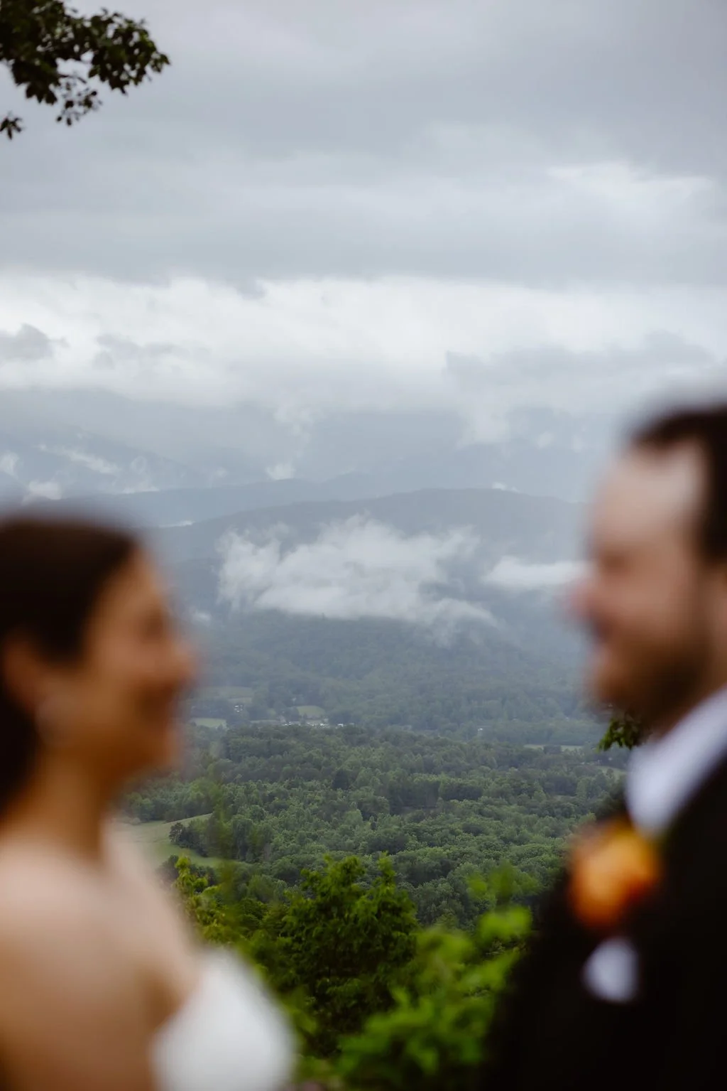 Smoky-Mountain-Elopements-in-the-Spring-foothills
