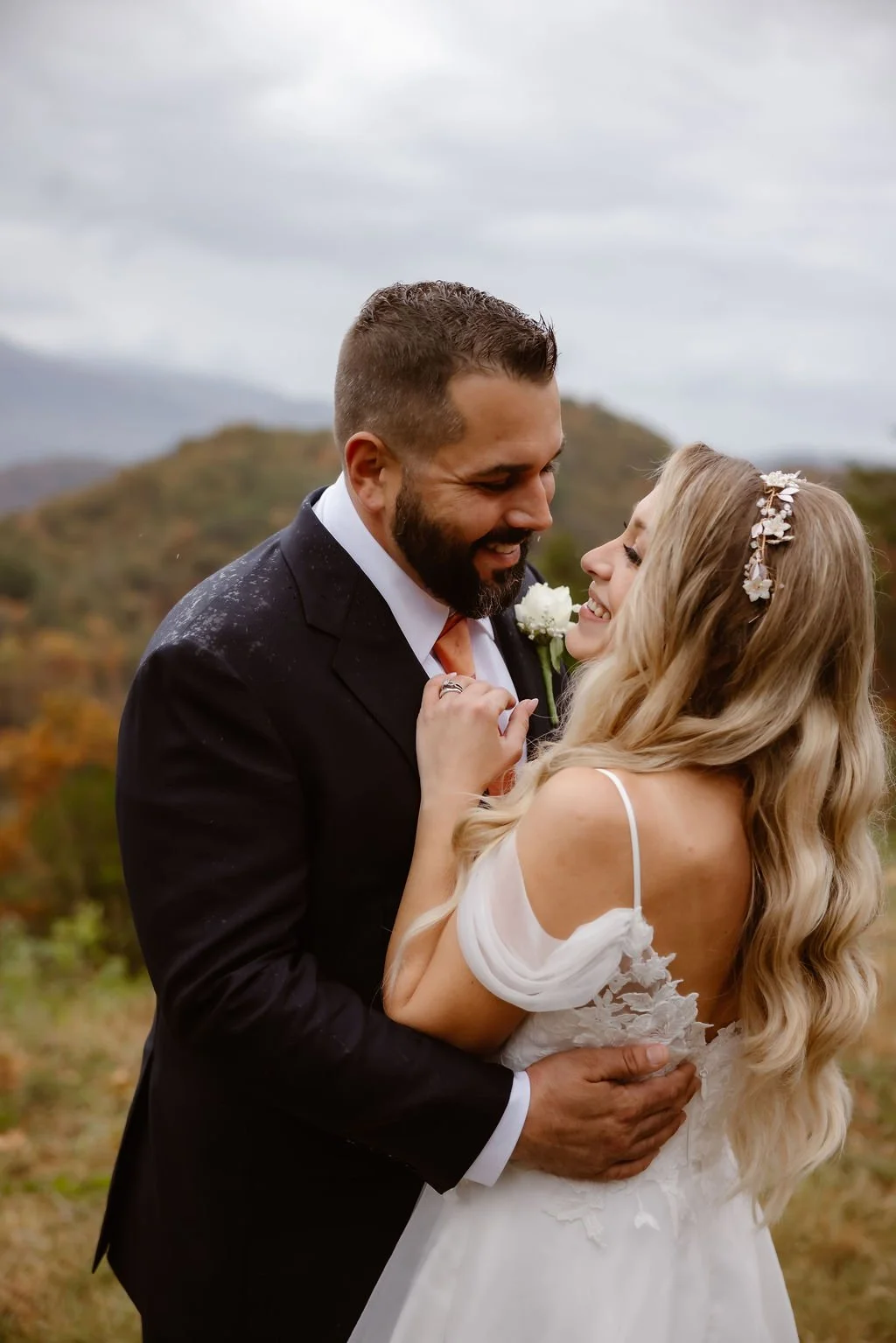 Gatlinburg-Micro-Wedding-Timeline-candid-elopement-photos