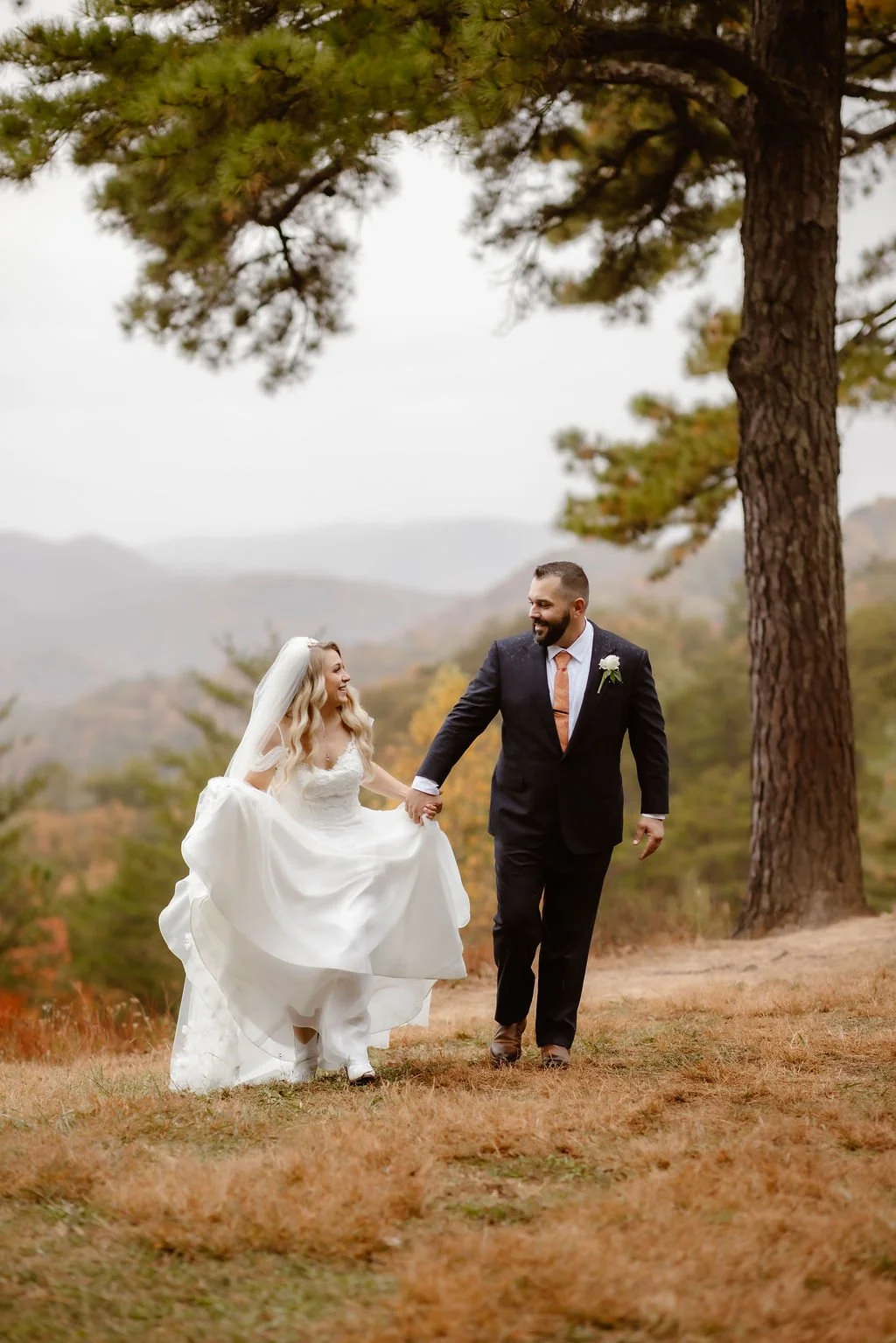 Gatlinburg-Micro-Wedding-Timeline-candid-wedding-pictures
