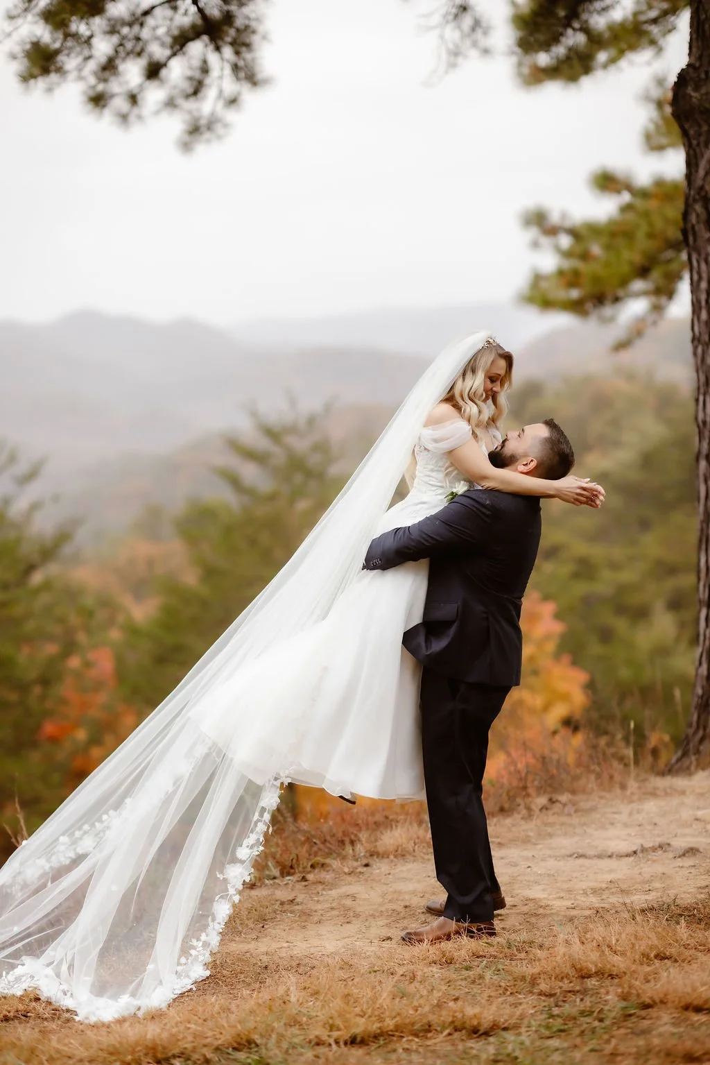 Gatlinburg-Micro-Wedding-Timeline-candid-elopement-photography