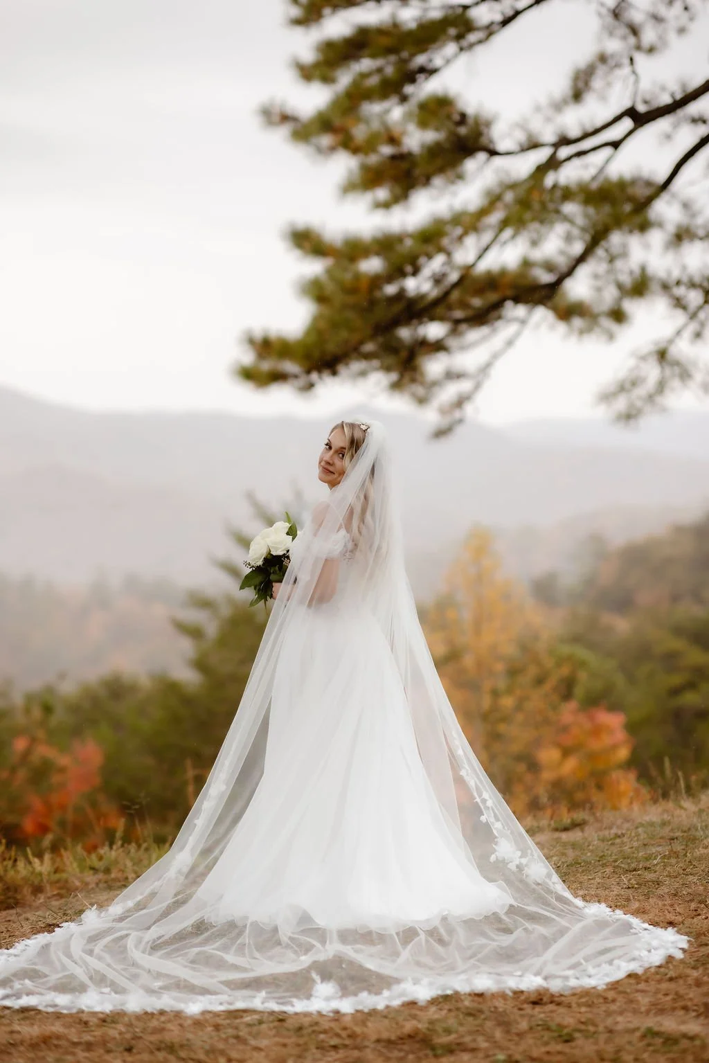 Gatlinburg-Micro-Wedding-Timeline-smoky-mountain-bride