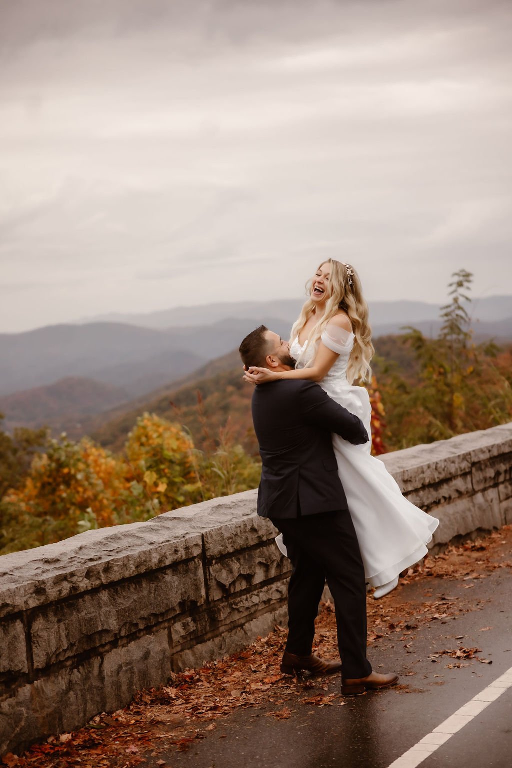 2-Hour-Gatlinburg-Micro-Wedding-Timeline-candid-wedding-photo